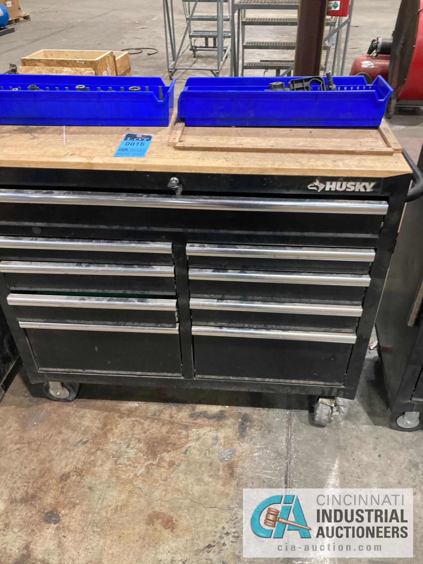 HUSKY PORTABLE TOOLBOX WITH CONTENTS; ASSORTED SMALL TOOLS