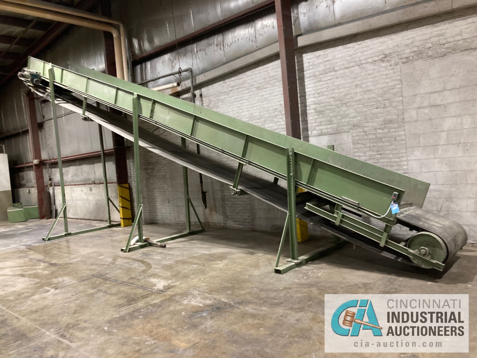 40" WIDE X 35' LONG CLEATED RUBBER BELT INCLINE CONVEYOR