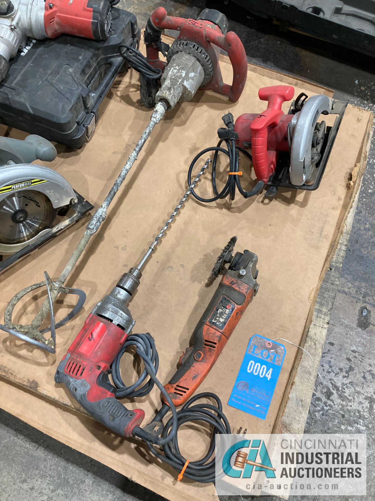 (LOT) ASSORTED ELECTRIC HAND TOOLS ON SKID, CIRCULAR SAWS, ANGLE GRINDERS, HAMMER DRILL, PAINT