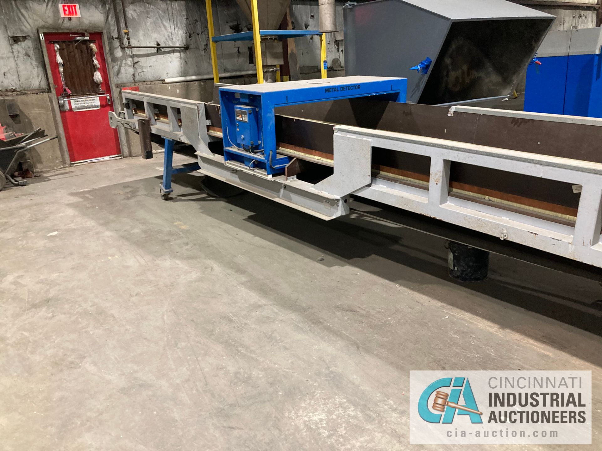 44" WIDE X 30' LONG EREMA RUBBER BELT DENSIFIER FEED CONVEYOR WITH SENSITY METAL DETECTOR, TYPE - Image 4 of 8