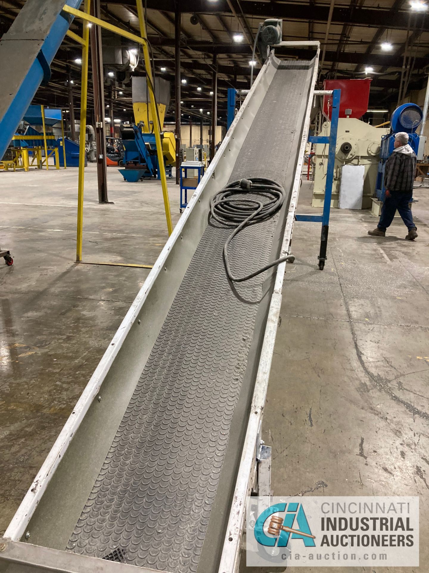 18" WIDE X 20' HYTROL RUBBER BELT INCLINE CONVEYOR - Image 2 of 2