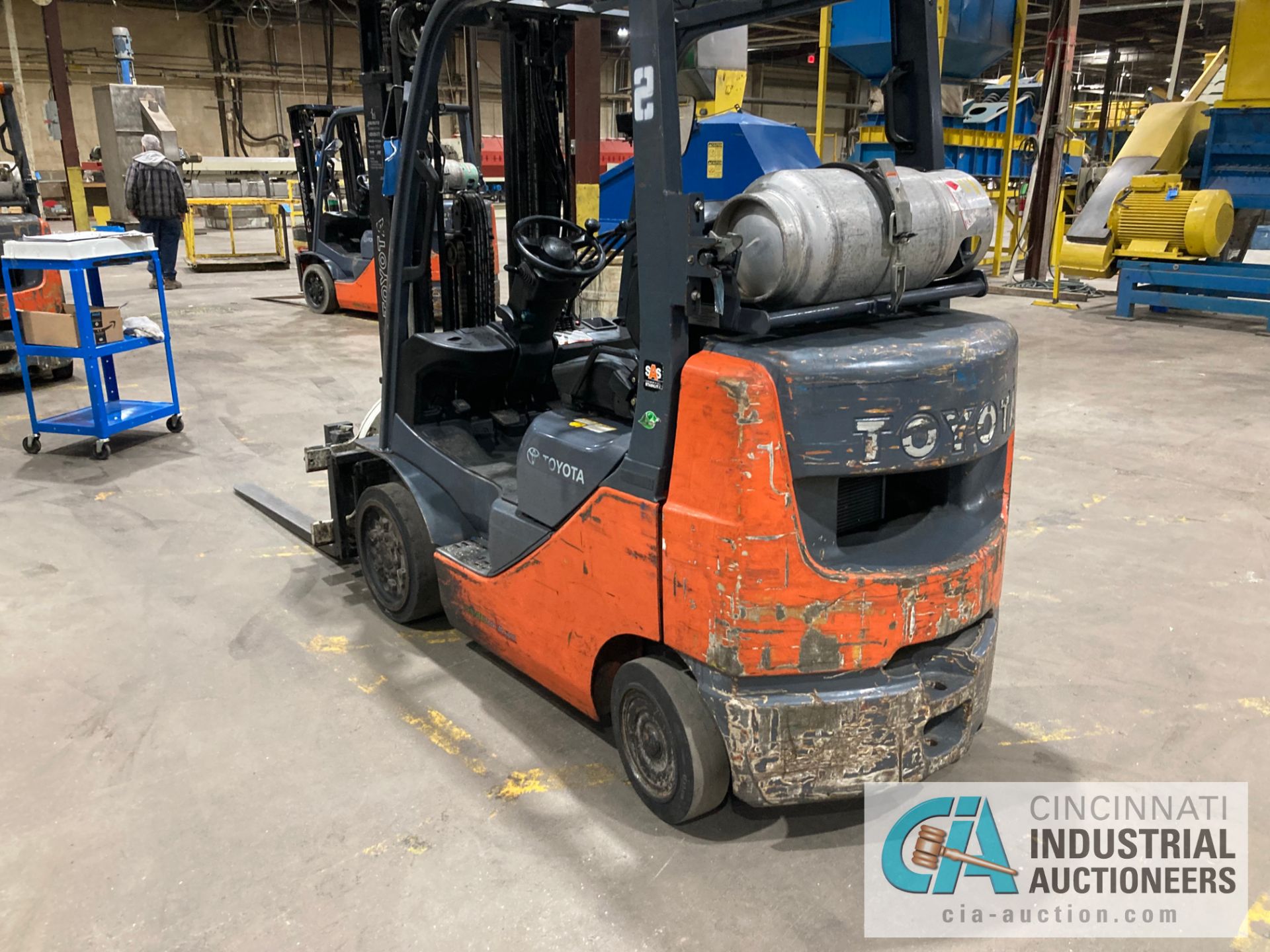 5,000 LB. TOYOTA MODEL 8FGCU25 SOLID TIRE LP GAS LIFT TRUCK; S/N 65115, 83" 3-STAGE MAST, 189" - Image 7 of 10