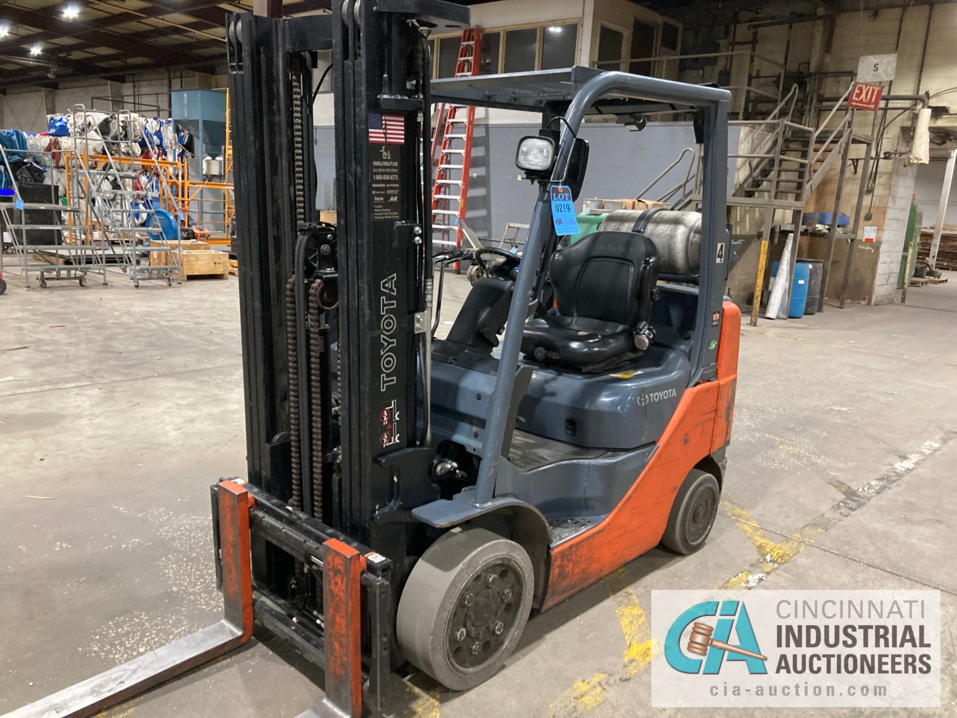 5,000 LB. TOYOTA MODEL 8FGCU25 SOLID TIRE LP GAS LIFT TRUCK; S/N 04014, 83" 3-STAGE MAT, 189" LIFT