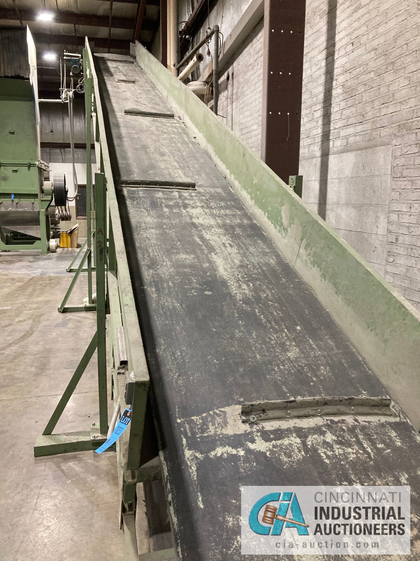 40" WIDE X 35' LONG CLEATED RUBBER BELT INCLINE CONVEYOR - Image 3 of 3