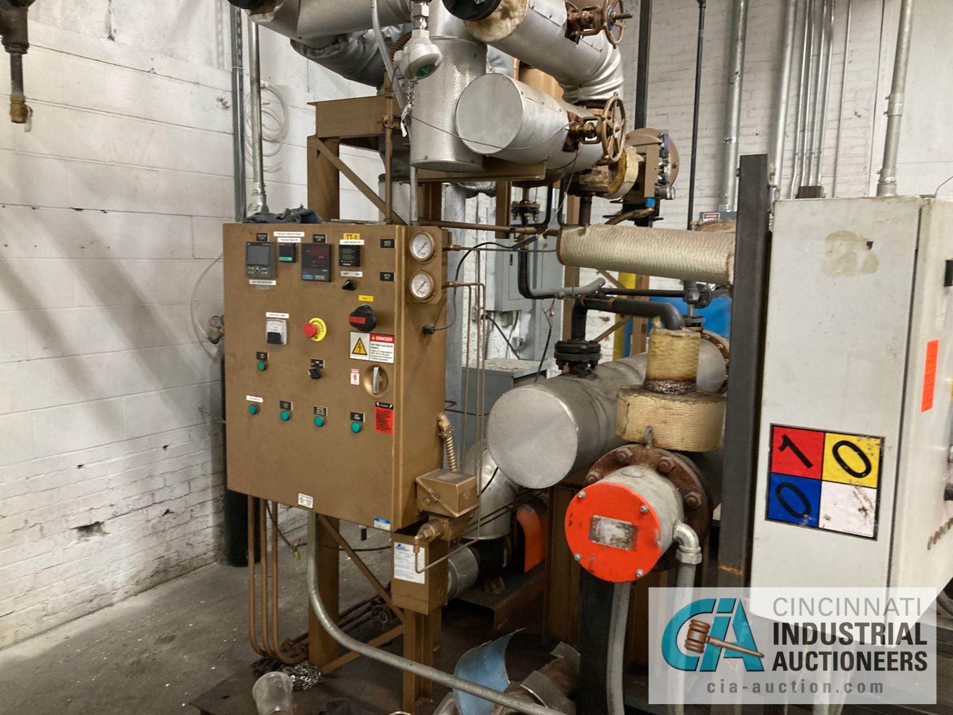 CHROMALOR OIL HEATING SYSTEM WITH CONTROLS, NO CHASING WIRE OR PIPING - Image 5 of 19