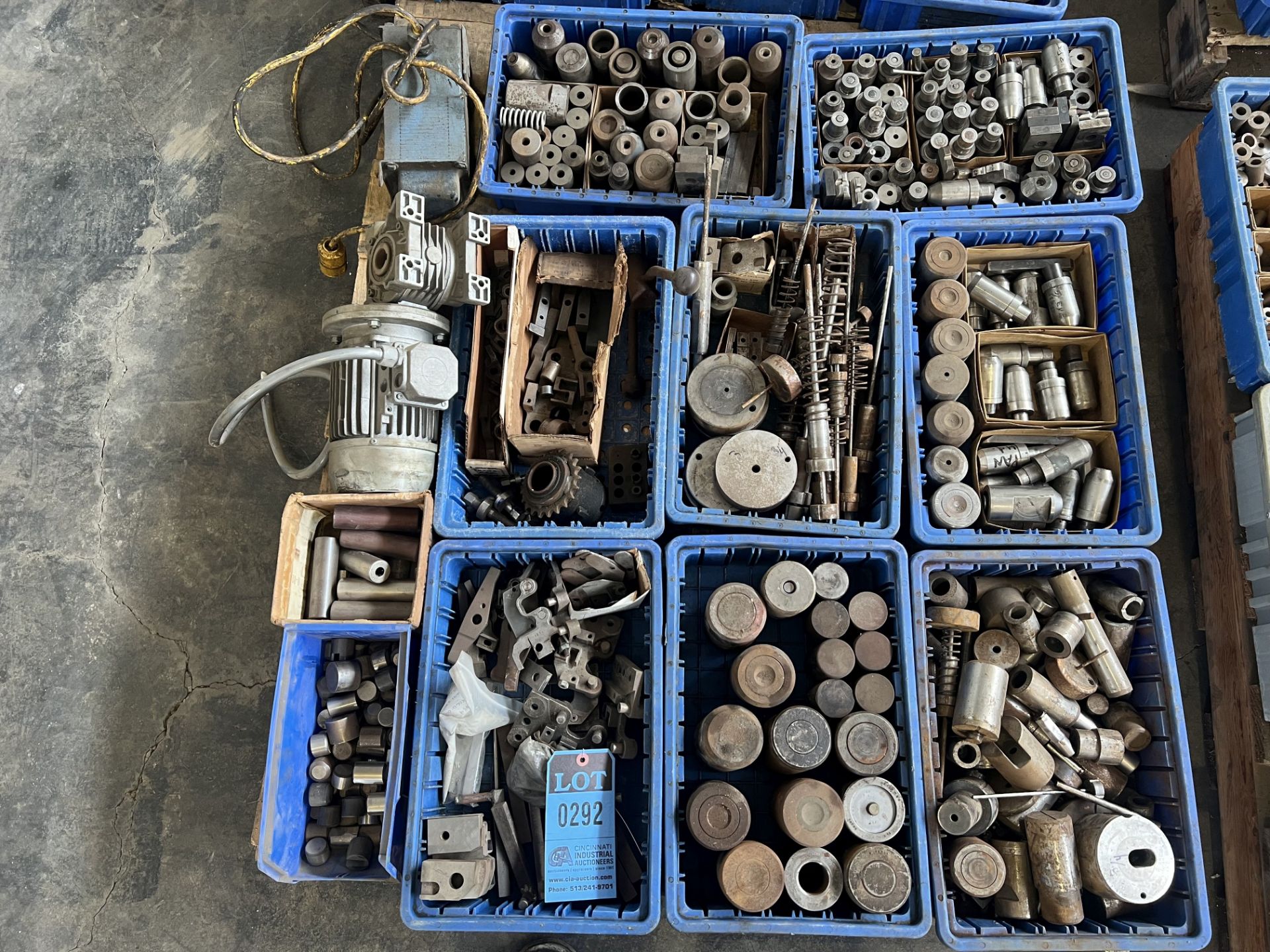 (LOT) ASSORTED HEADER / BOLT MAKER TOOLING: N/A **For convenience, the loading fee of $25.00 will be