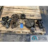 (LOT) MACHINE TOOL ACCESSORIES ON SKID; 9" ROTARY TABLE, 4" COMPOUND VISE, TAILSTOCK, (3) LATHE
