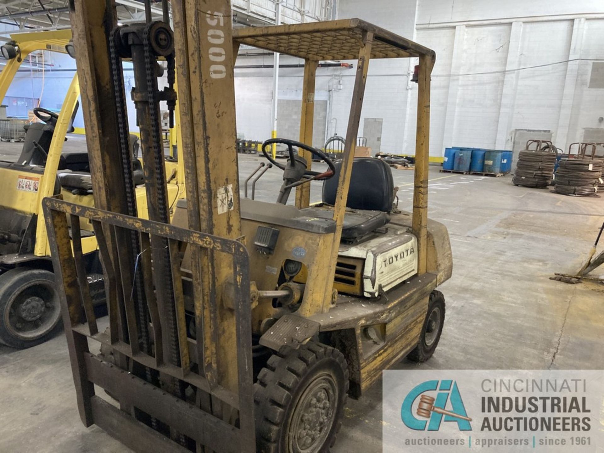 5,000 LB. TOYOTA LP GAS LIFT TRUCK - NOT RUNNING, ISSUES UNKNOWN, NO FORKS, PARTS MISSING