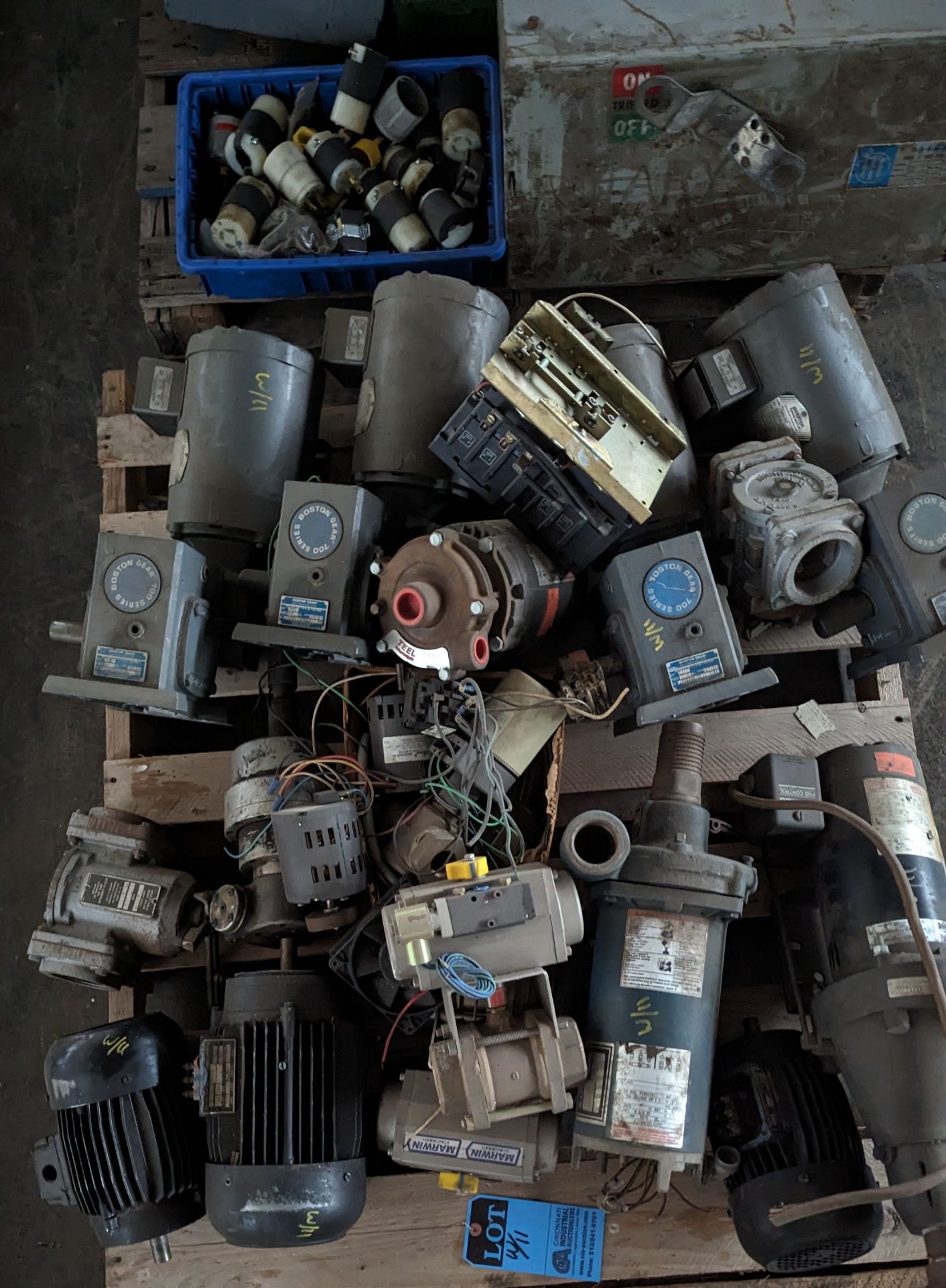 (LOT) (6) SKIDS OF ASSORTED MACHINE PARTS, HARDWARE AND MAINTENANCE ITEMS - Image 5 of 6