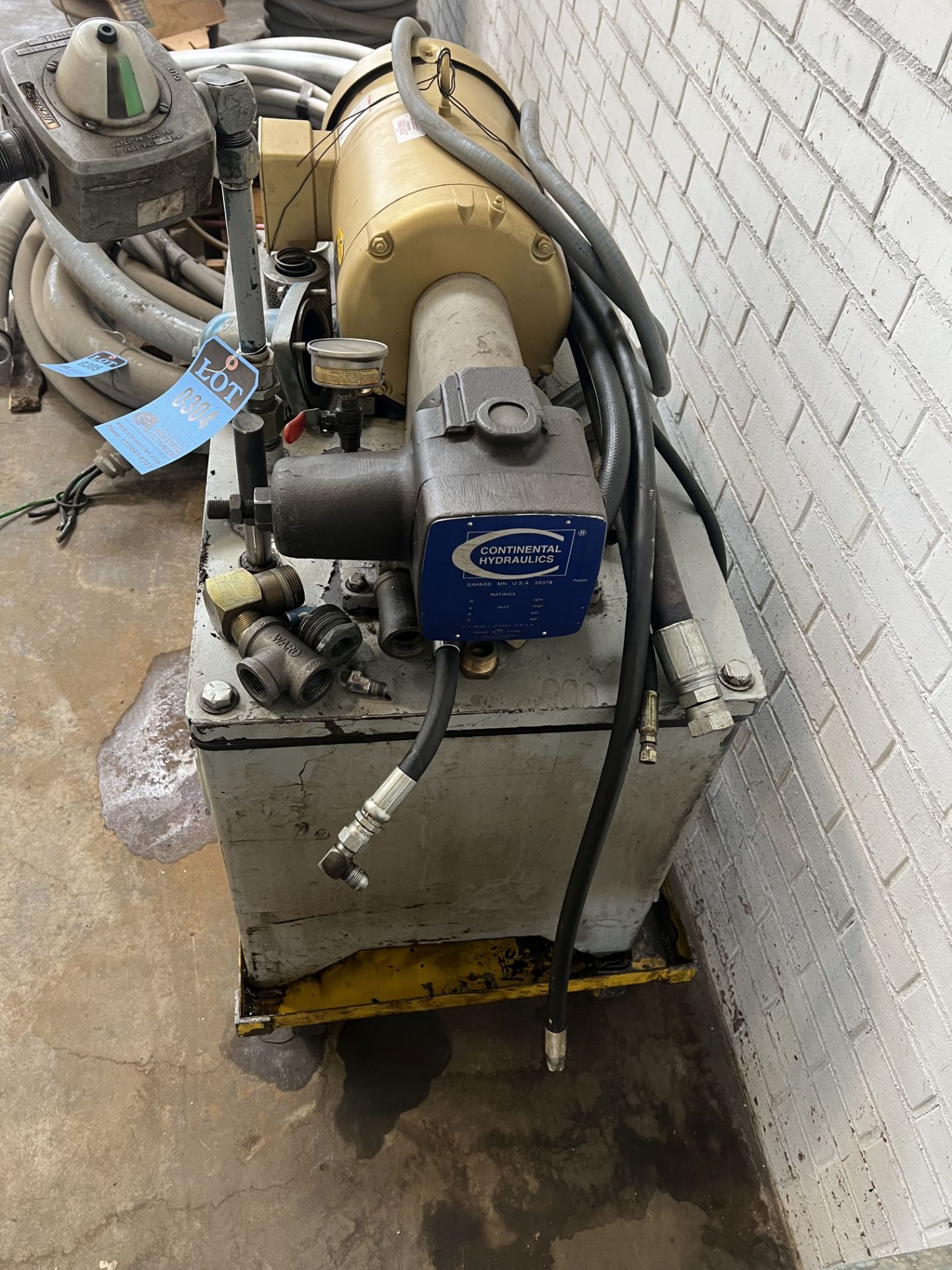 10 HP CONTINENTAL HYDRAULIC UNIT **For convenience, the loading fee of $25.00 will be added to the - Image 2 of 4