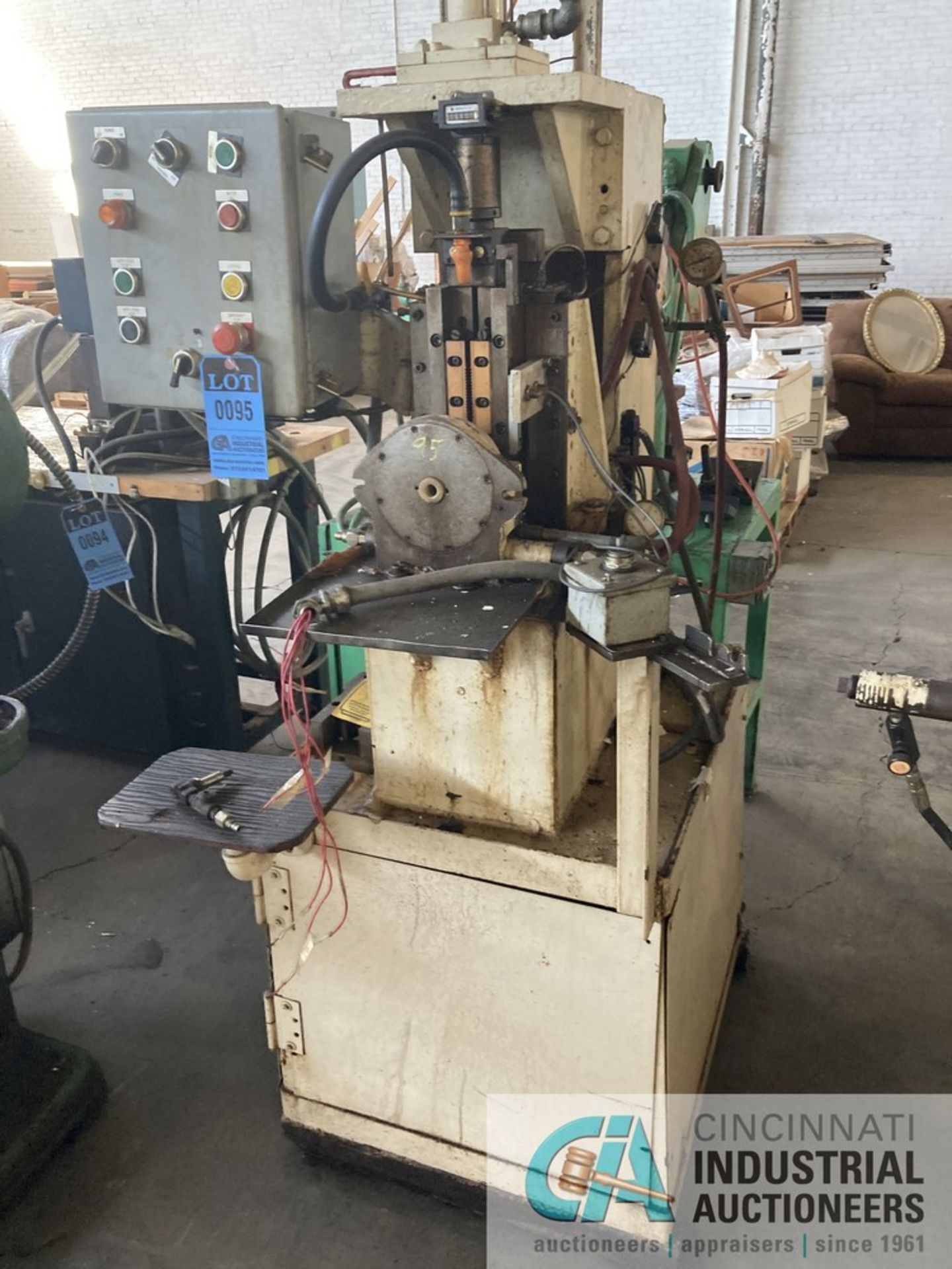 VERTICAL TAPPING MACHINE