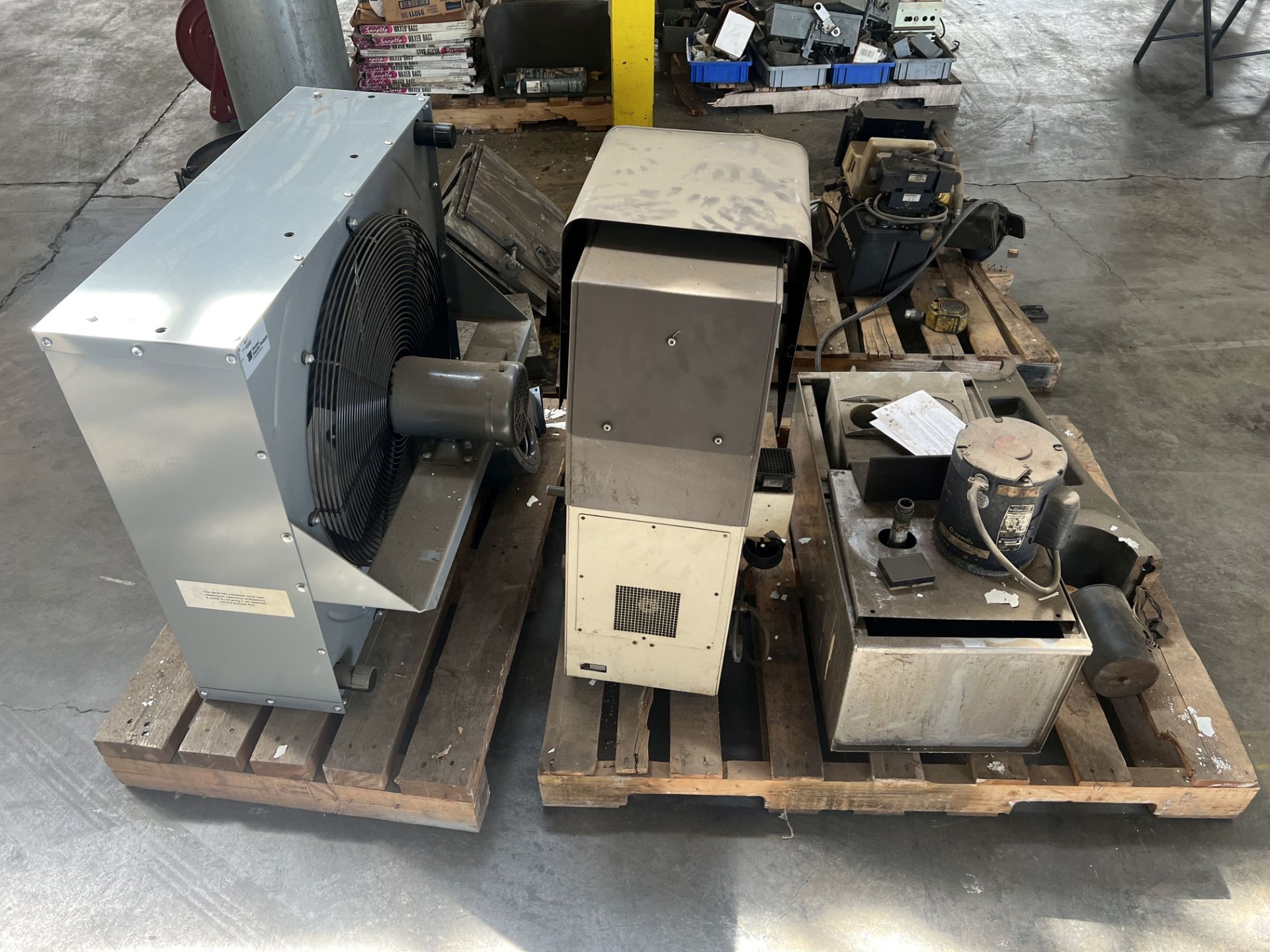 SKIDS OF COMPARATOR, BOWL FEEDER, ENERPAC UNIT, OTHER **For convenience, the loading fee of $50.00 - Bild 2 aus 4