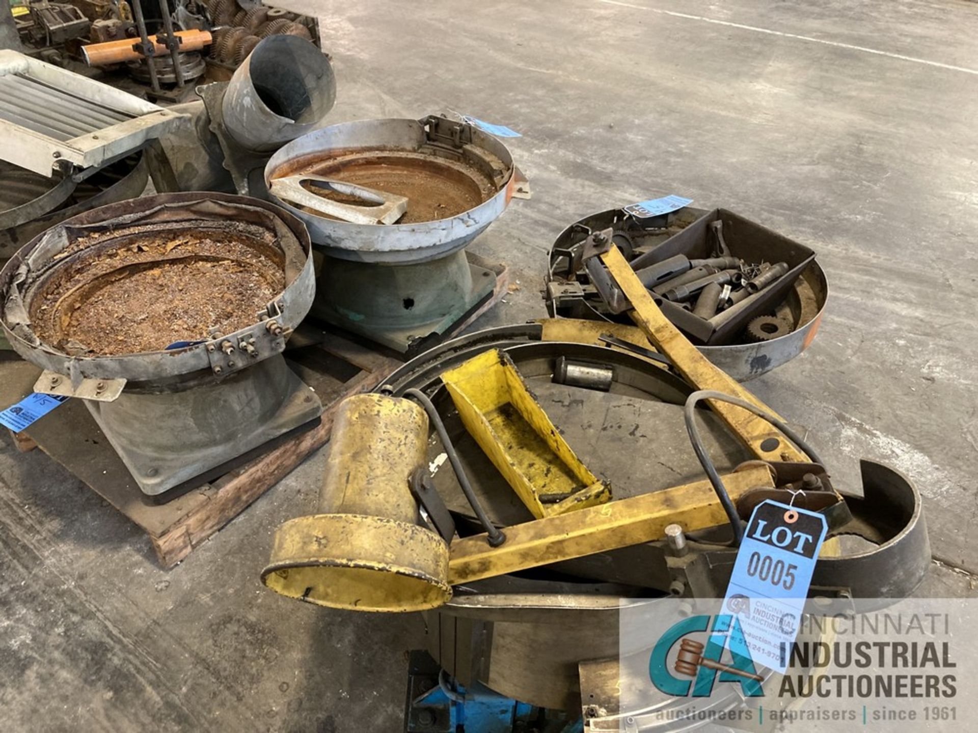 (LOT) (8) VIBRATORY BOWL FEEDERS