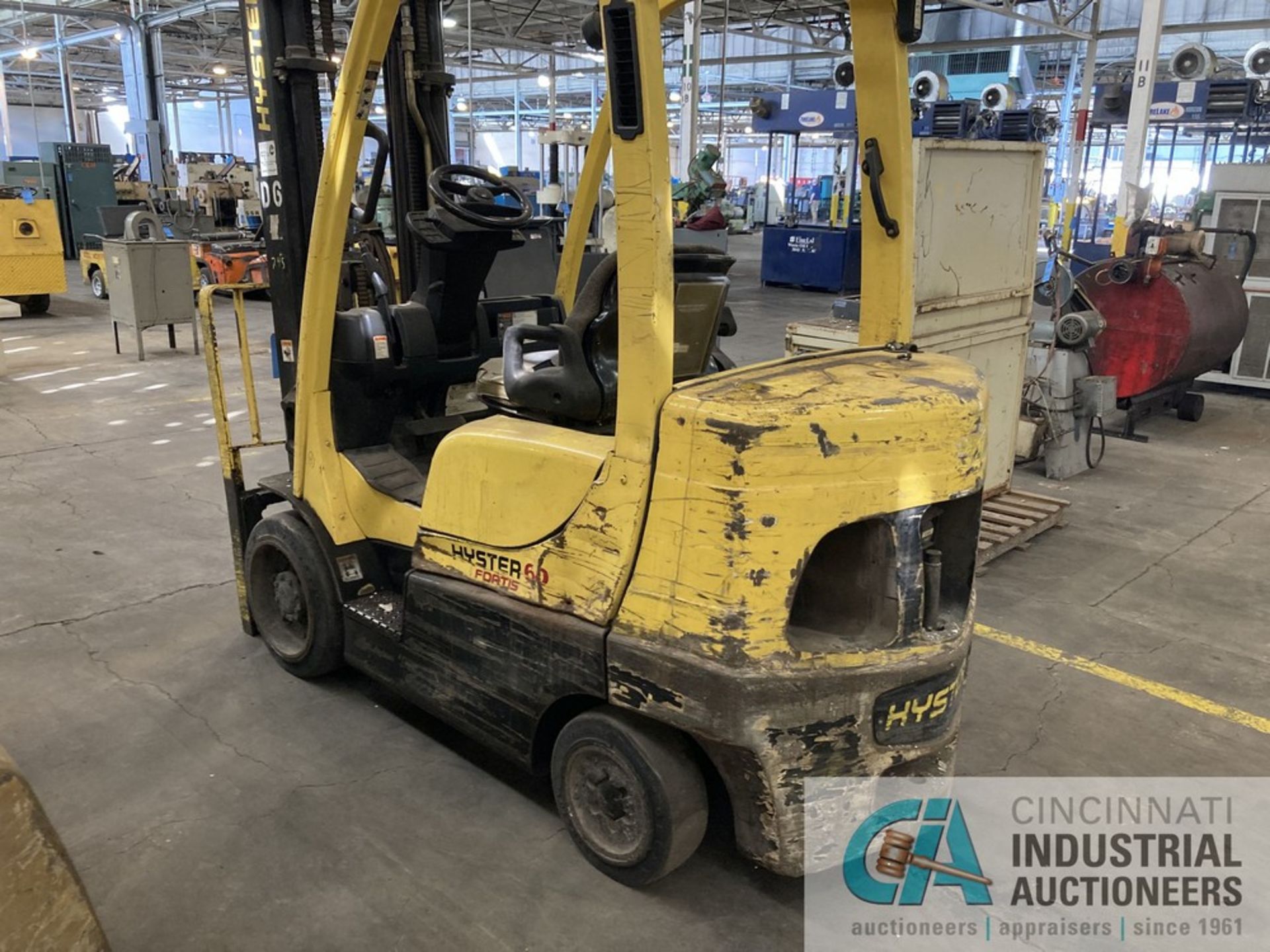 6,000 LB. HYSTER MODEL S60FT LP GAS LIFT TRUCK; S/N F187V0187AC - NOT RUNNING - STARTER ISSUE, NO - Image 6 of 8