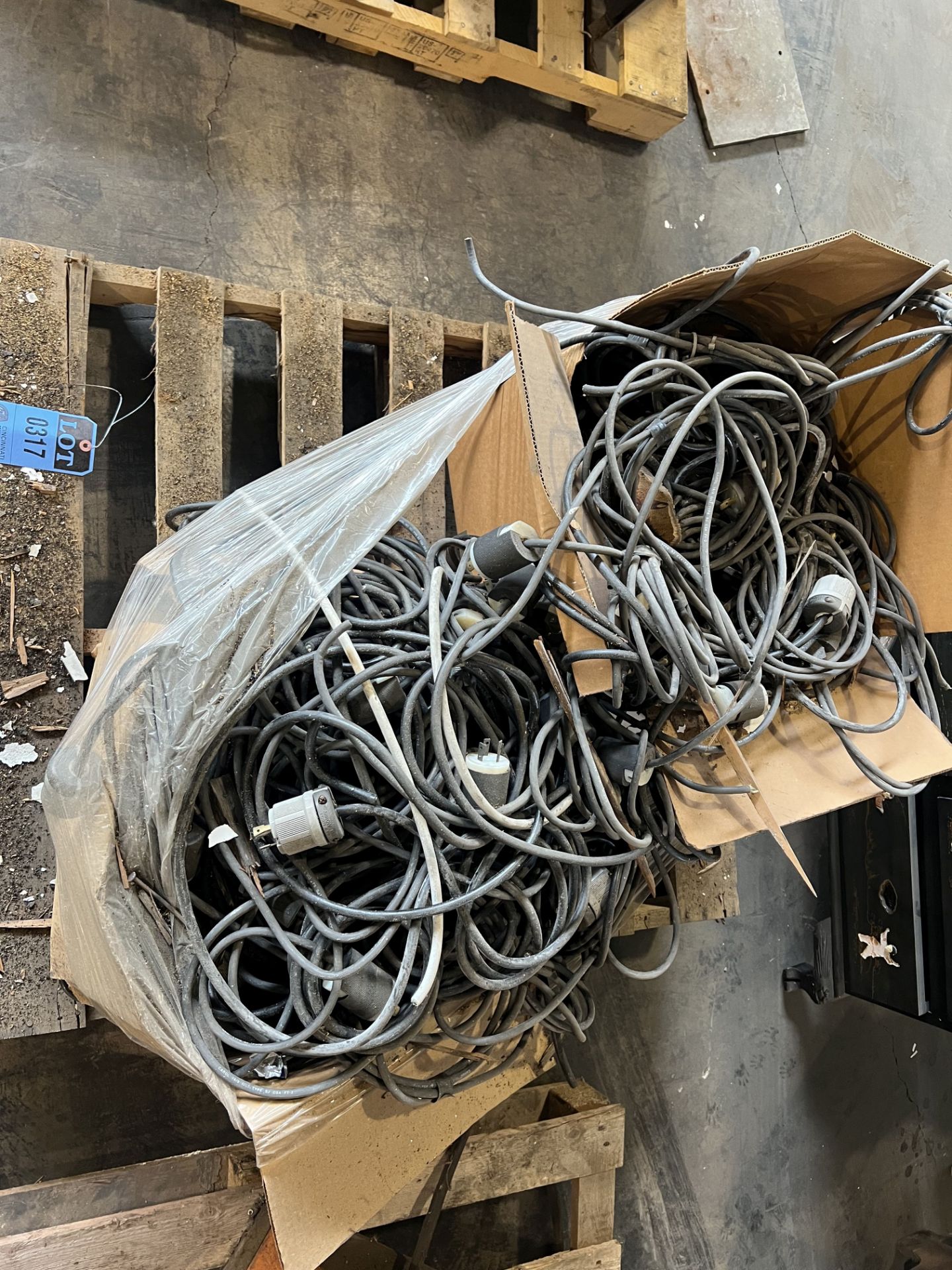 (LOT) ELECTRIC CORDS