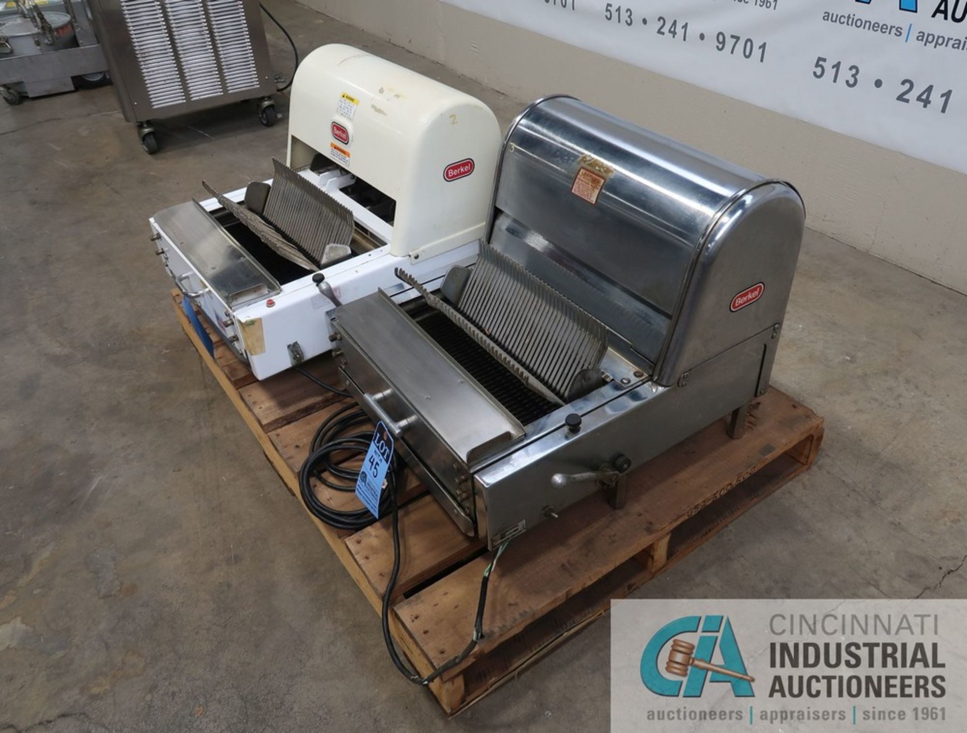 BERKEL MODEL MB7/16 BREAD SLICER; S/N 9213-3206-04001 AND BERKEL MODEL 7/16 BREAD SLICER; S/N N/A - Bild 2 aus 6