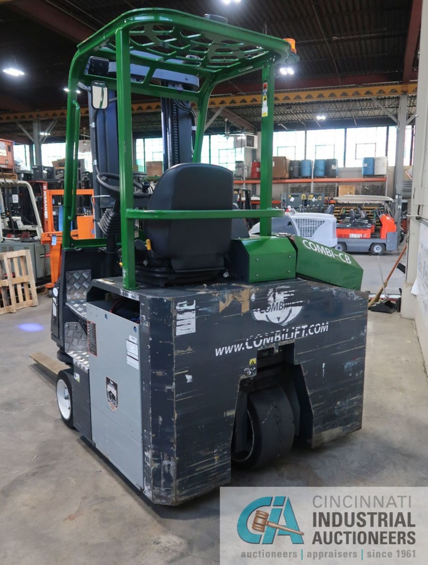 2015 COMBILIFT MODEL C6600CBE MULTI-DIRECTIONAL ELECTRIC FORKLIFT - Runs but says other side tracti - Image 7 of 15