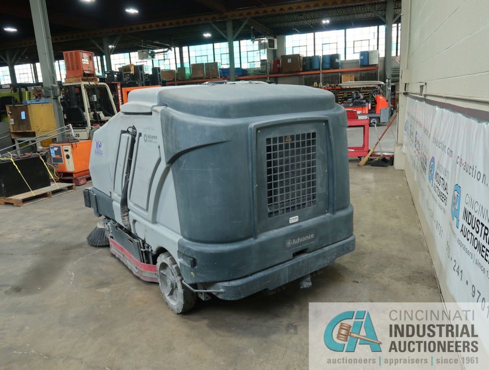 2019 ADVANCE MODEL SC8000 LP GAS FLOOR SCRUBBER; S/N 1000069070, 1,198 HOURS SHOWING - Image 5 of 11