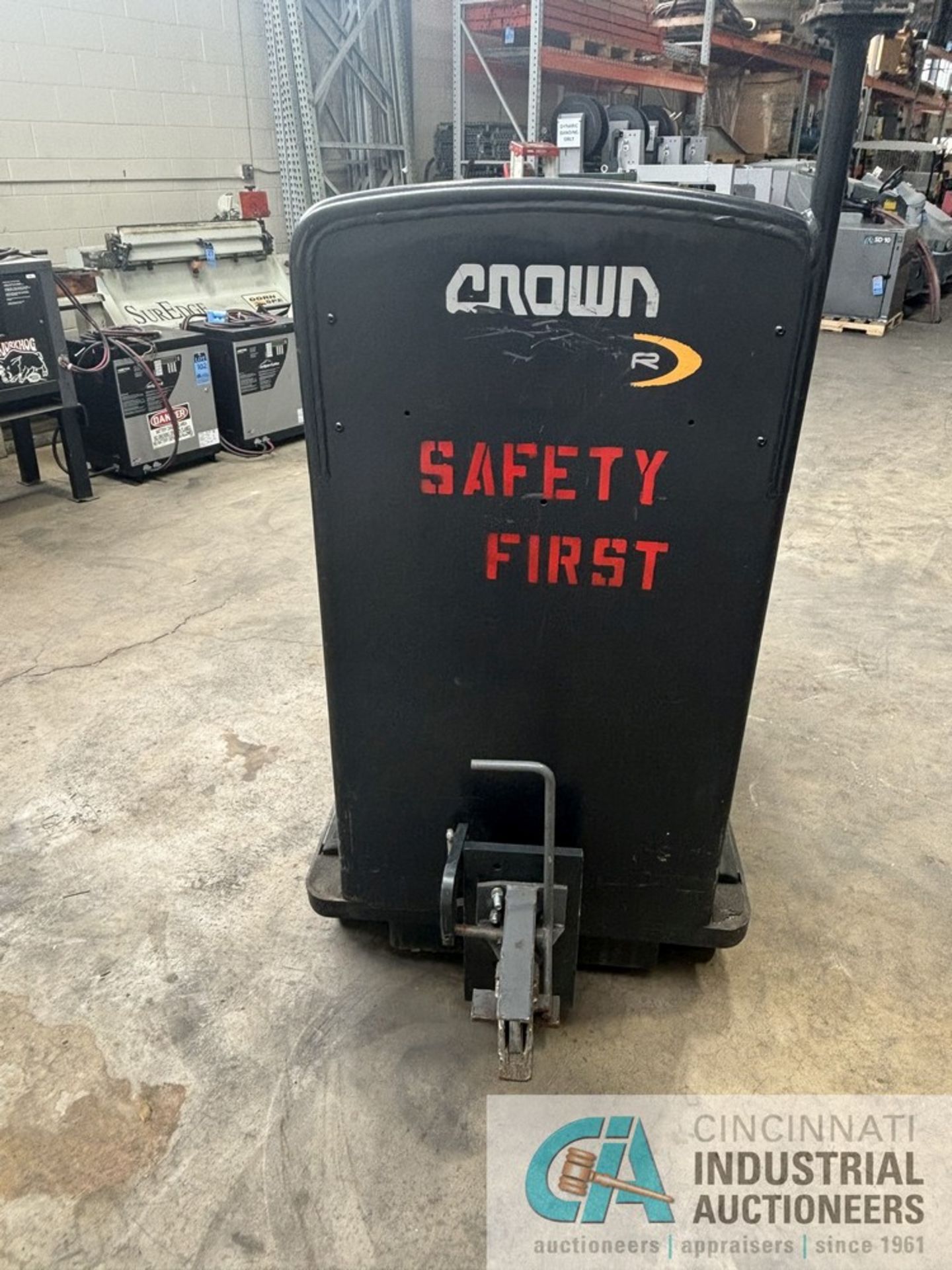2016 CROWN MODEL TR4500 SERIES STAND-UP ELECTRIC TUGGER; S/N 10011756, 24-VOLT, 2,642 HOURS SHOWING, - Image 6 of 10