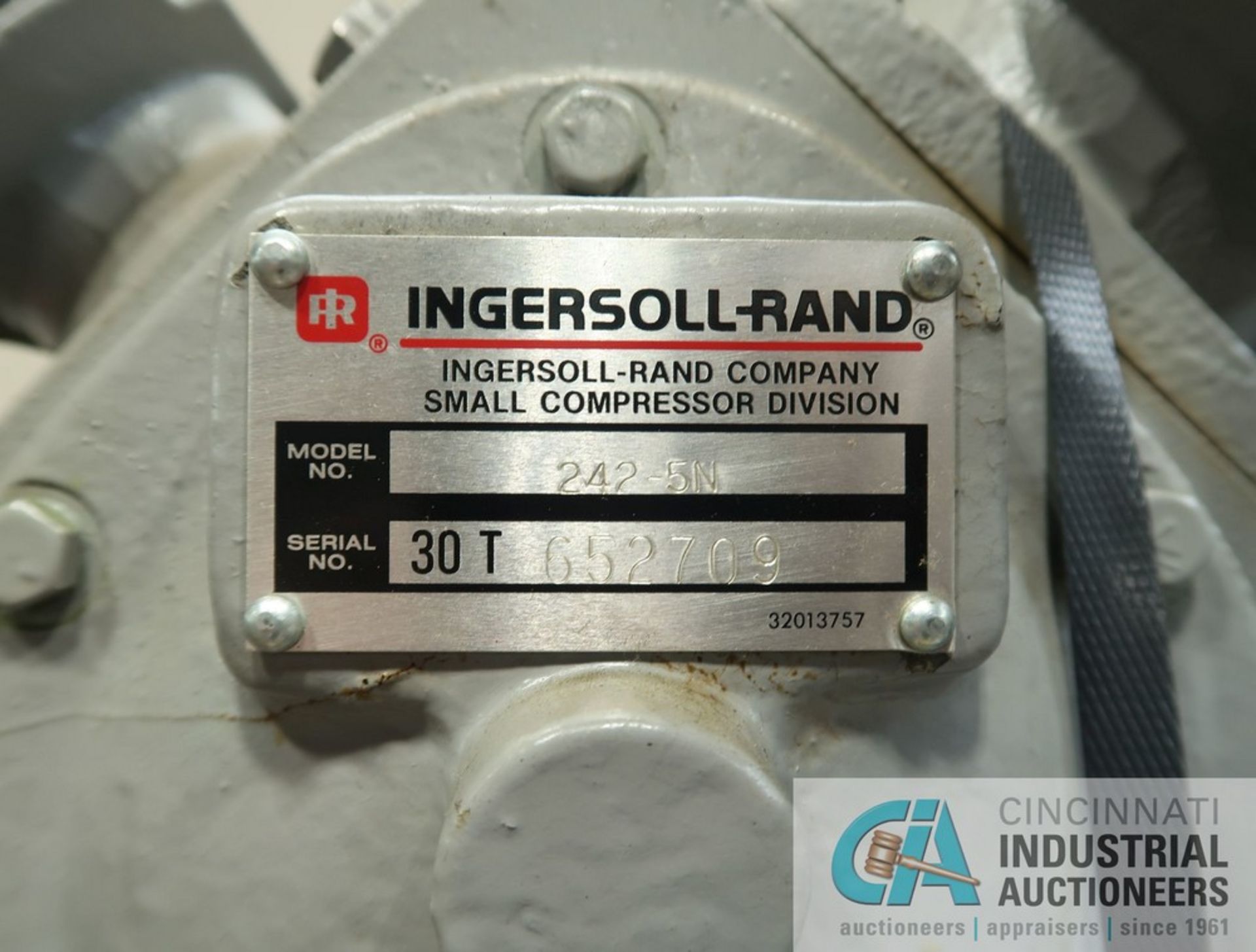 INGERSOLL RAND MODEL T30 VERTICAL TANK AIR COMPRESSOR; S/N 30T-652709, 3-PHASE, 208-230 / 460 VOLTS, - Image 4 of 8