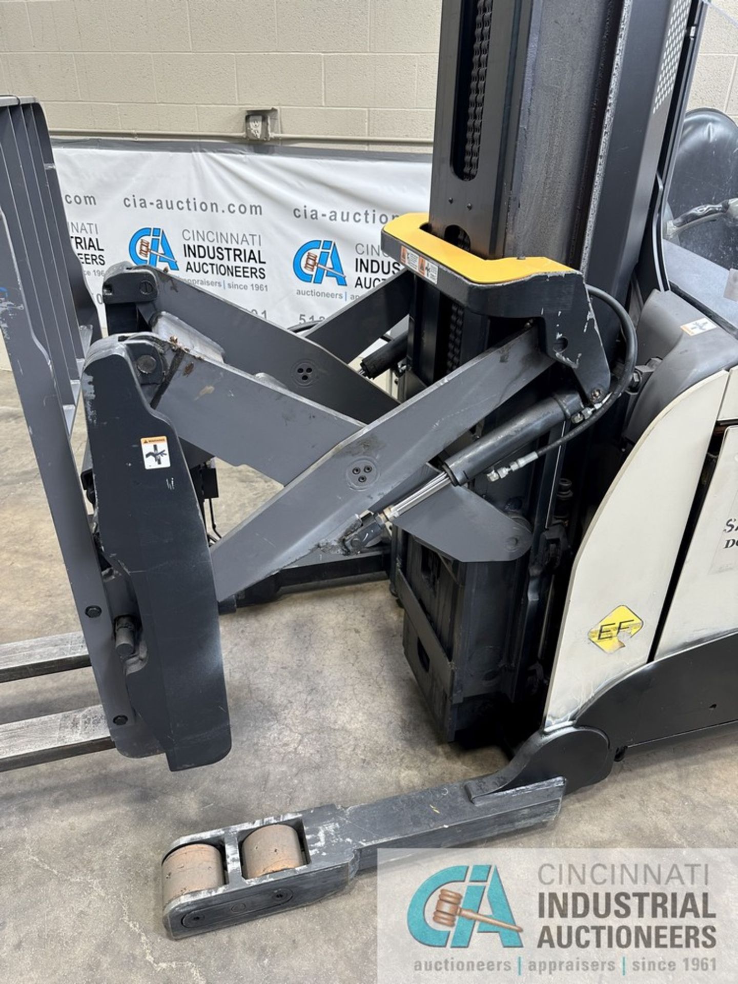 2016 CROWN MODEL RM6025-45 STAND-UP ELECTRIC REACH TRUCK; S/N 1A572128, 2,889 HOURS, 4,500 LB. CAP., - Image 4 of 14