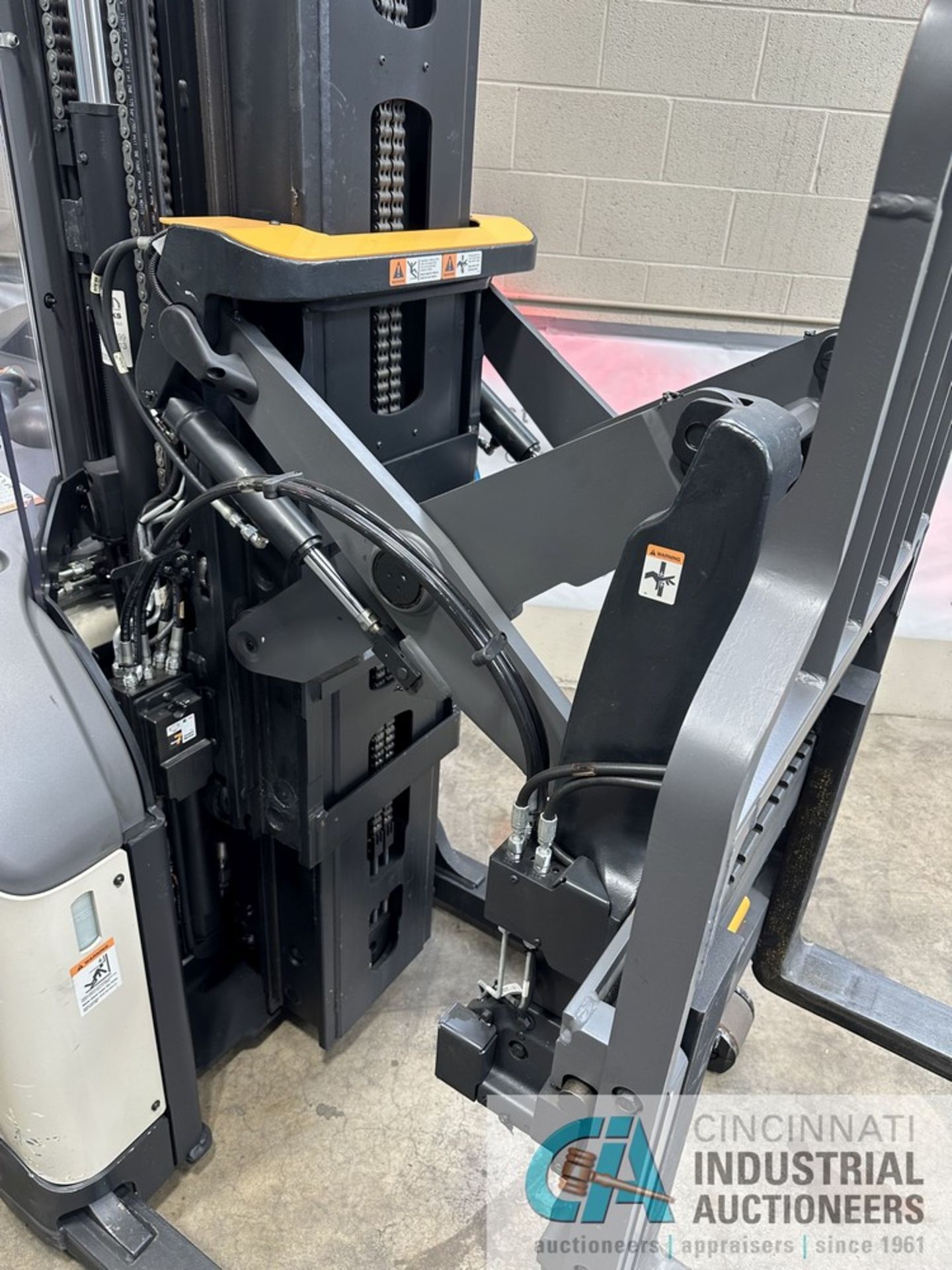 2016 CROWN MODEL RM6025-45 STAND-UP ELECTRIC REACH TRUCK W/ 250 HOURS; S/N 1A597265, 248 HOURS - Image 6 of 15