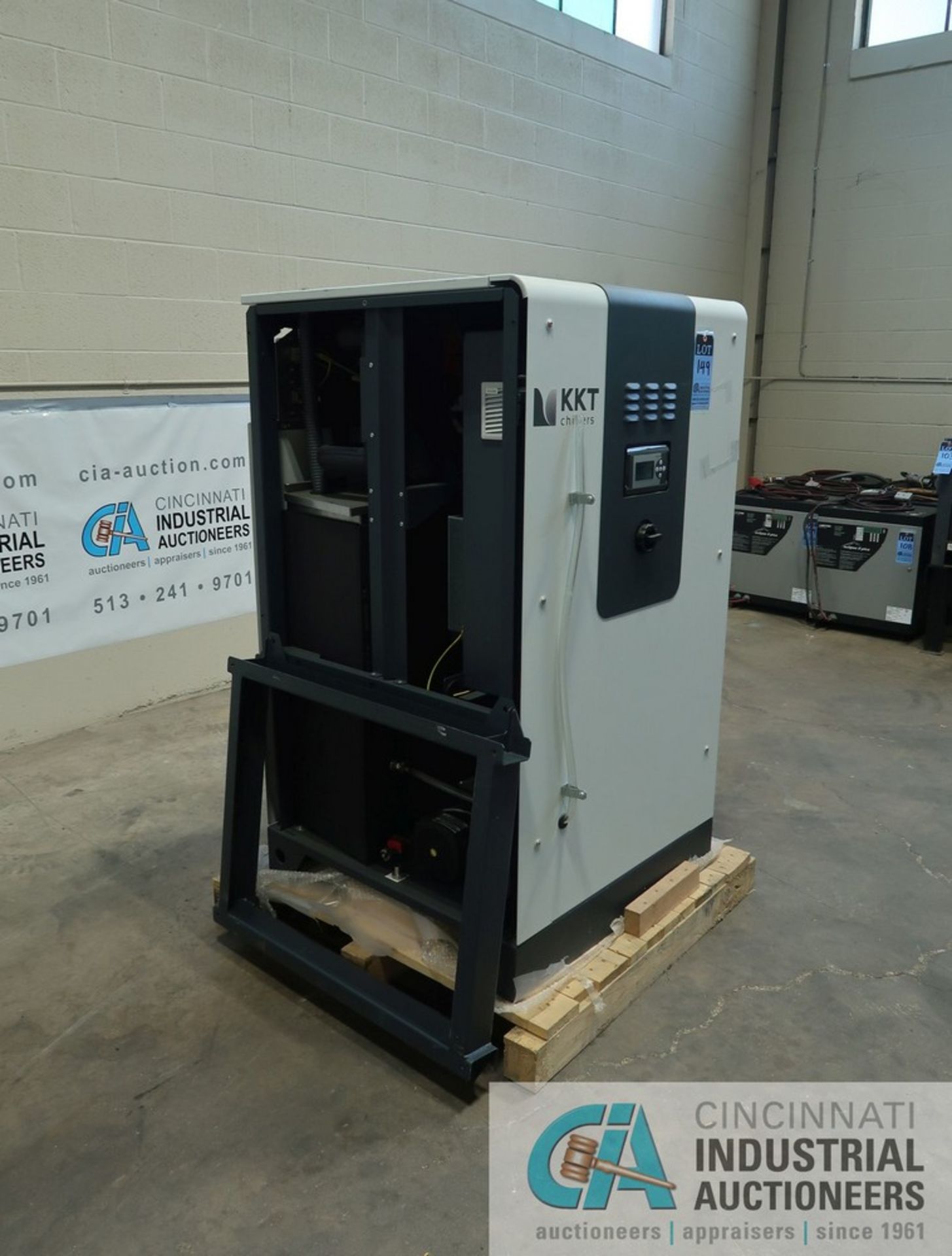 2016 KKT CHILLERS MODEL VBOX X6 VARIO-LINE CHILLER - Appears to be New, Never put in service; S/N - Image 2 of 9