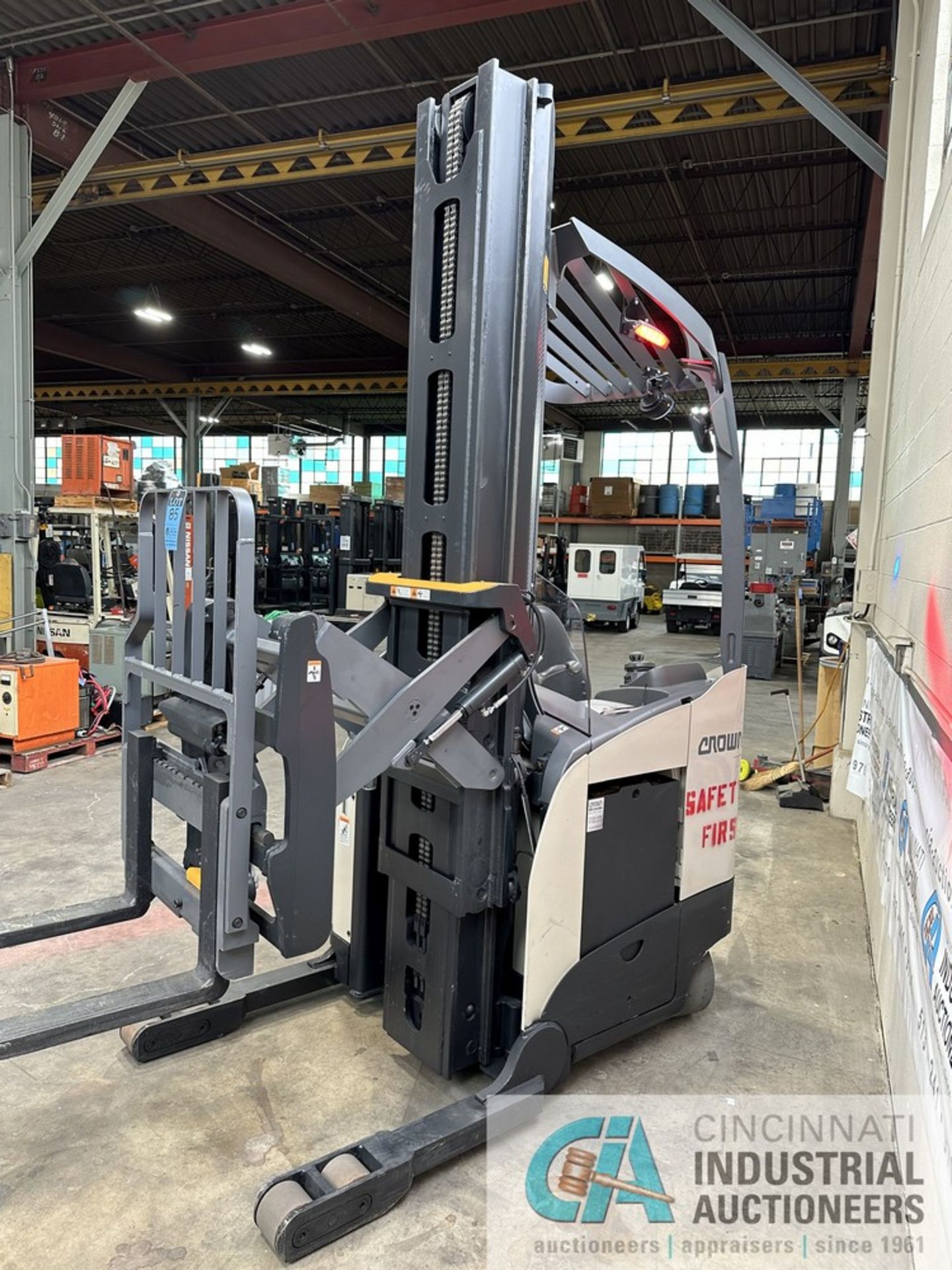 2016 CROWN MODEL RM6025-45 STAND-UP ELECTRIC REACH TRUCK W/ 250 HOURS; S/N 1A597265, 248 HOURS - Image 4 of 15