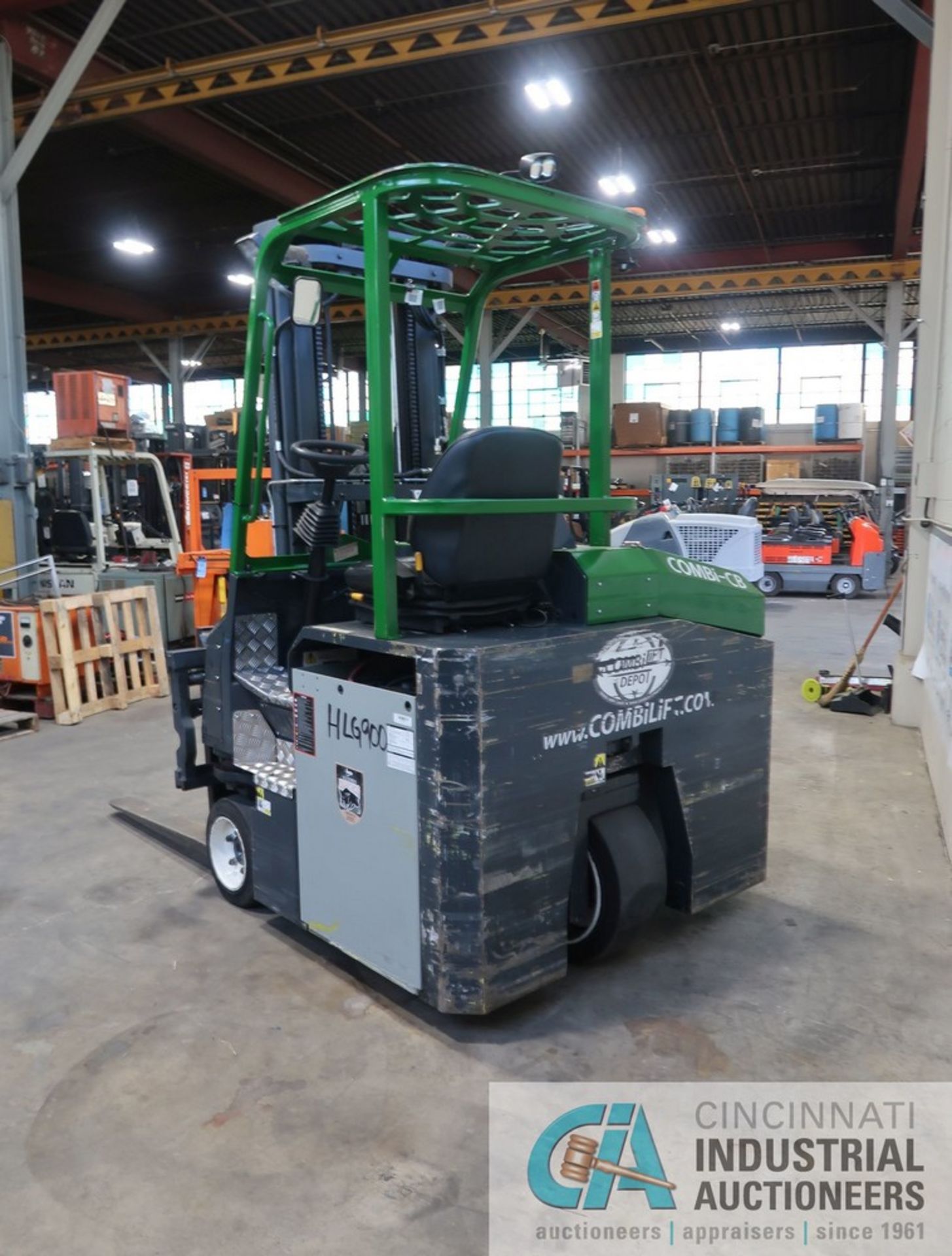 2016 COMBILIFT MODEL C6000CBE MULTI-DIRECTIONAL ELECTRIC FORKLIFT; S/N 31964, 4,575 HOURS SHOWING, - Image 6 of 17