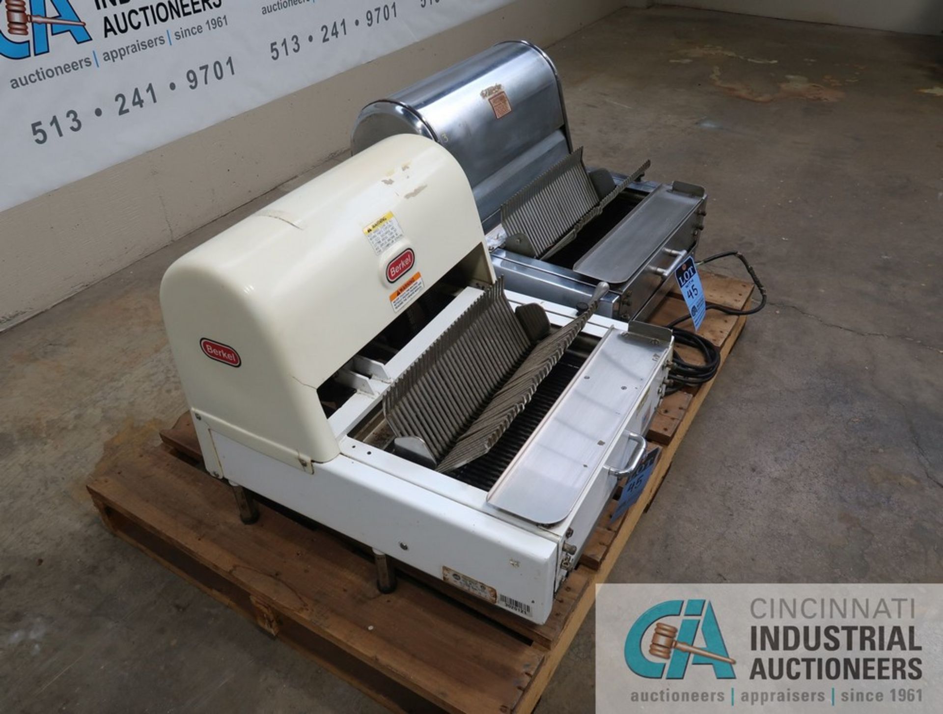 BERKEL MODEL MB7/16 BREAD SLICER; S/N 9213-3206-04001 AND BERKEL MODEL 7/16 BREAD SLICER; S/N N/A - Bild 3 aus 6