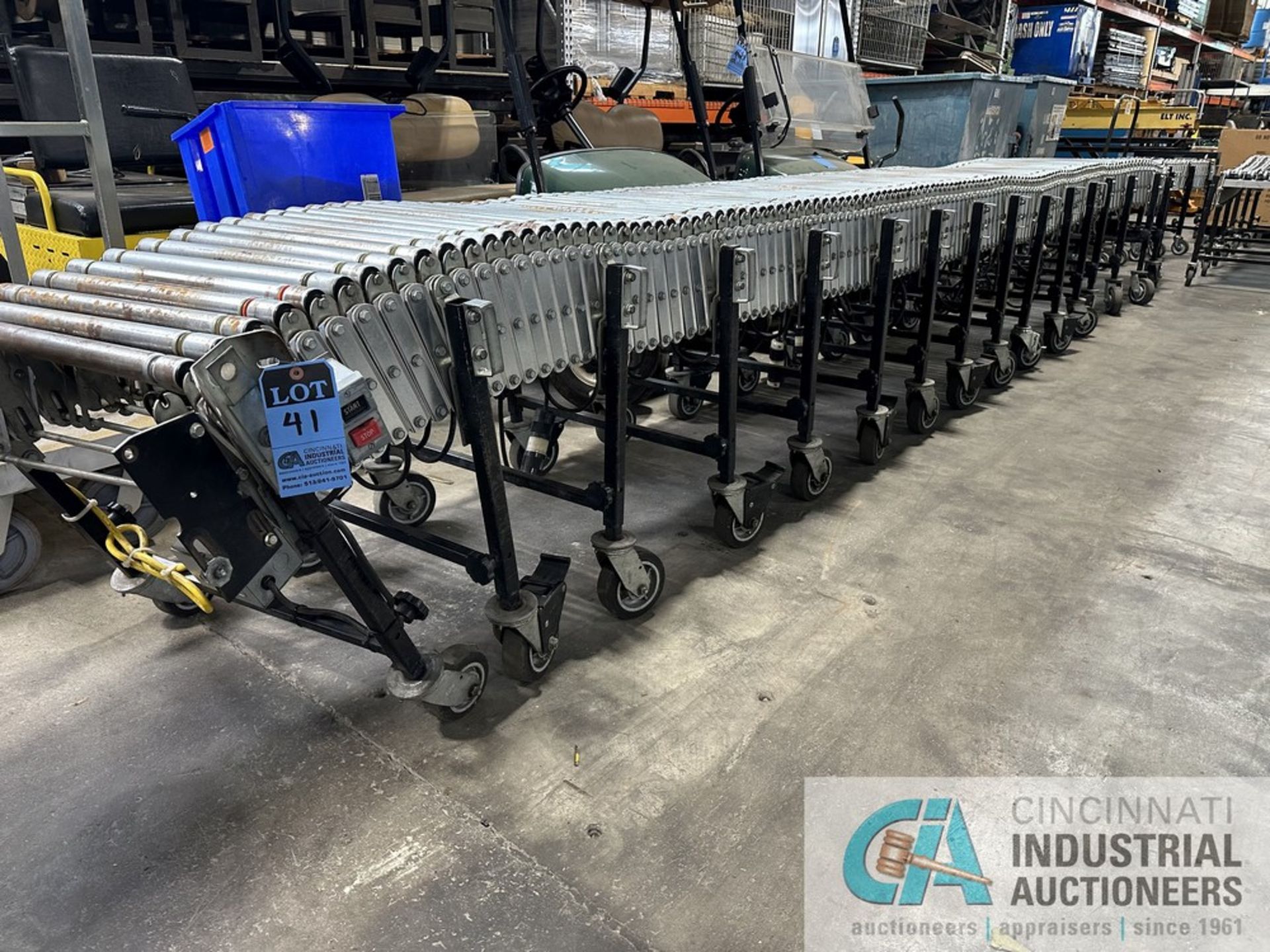 22" WIDE X 20' COLLAPSED X 57' EXPANDED ADJUSTABLE HEIGHT ACCORDION STYLE POWER ROLLER CONVEYOR - Image 2 of 6