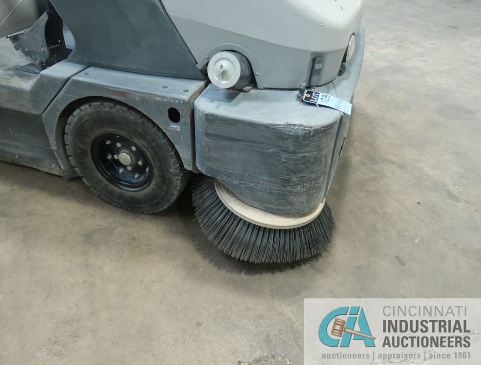 2018 ADVANCE MODEL SW8000 LP GAS FLOOR SWEEPER; S/N 1000064177, 2,902 HOURS SHOWING - Image 5 of 12
