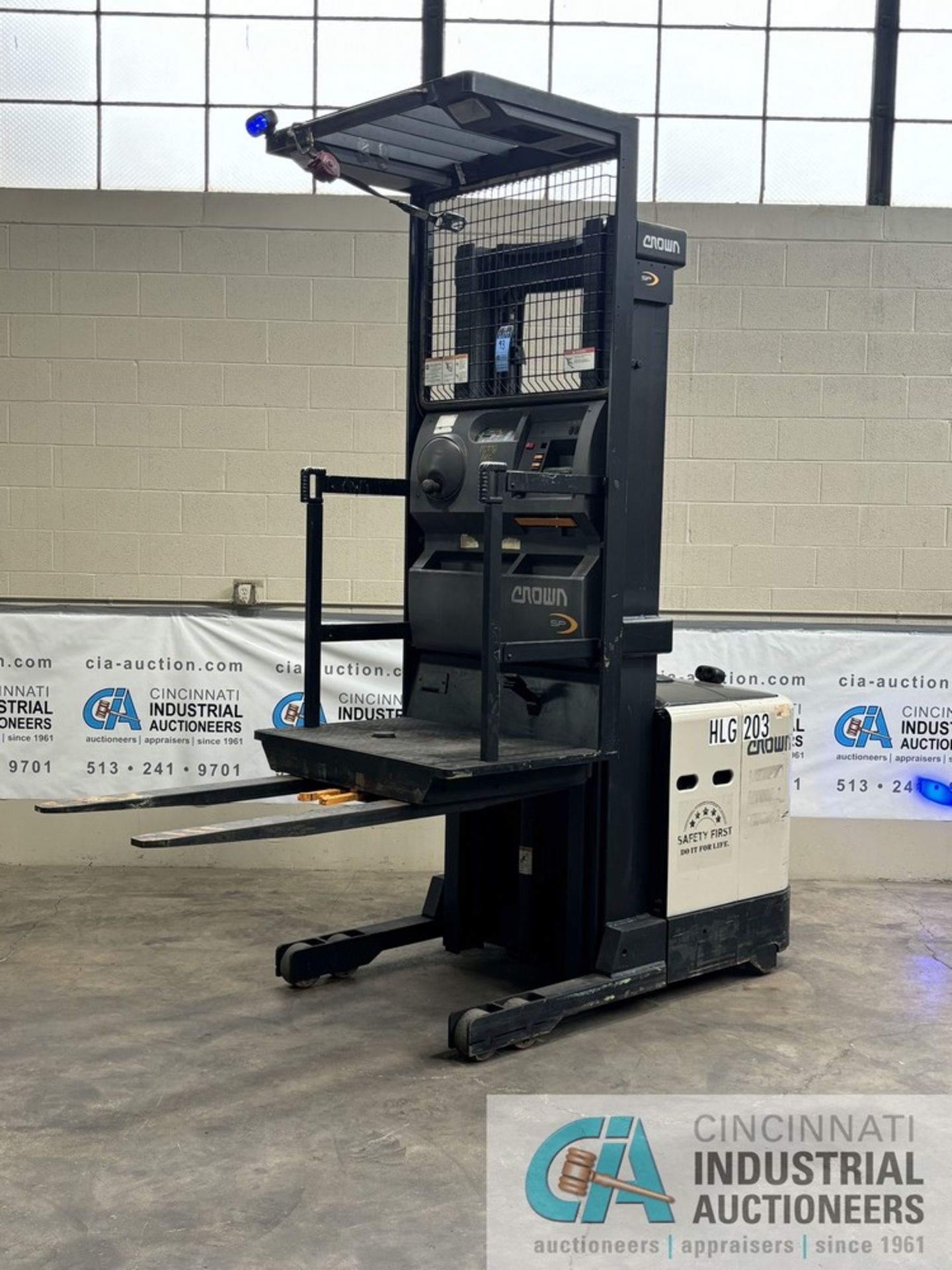2016 CROWN MODEL SP3500 SERIES STAND-UP ELECTRIC ORDER PICKER; S/N 1A459560, 11,778 HOURS