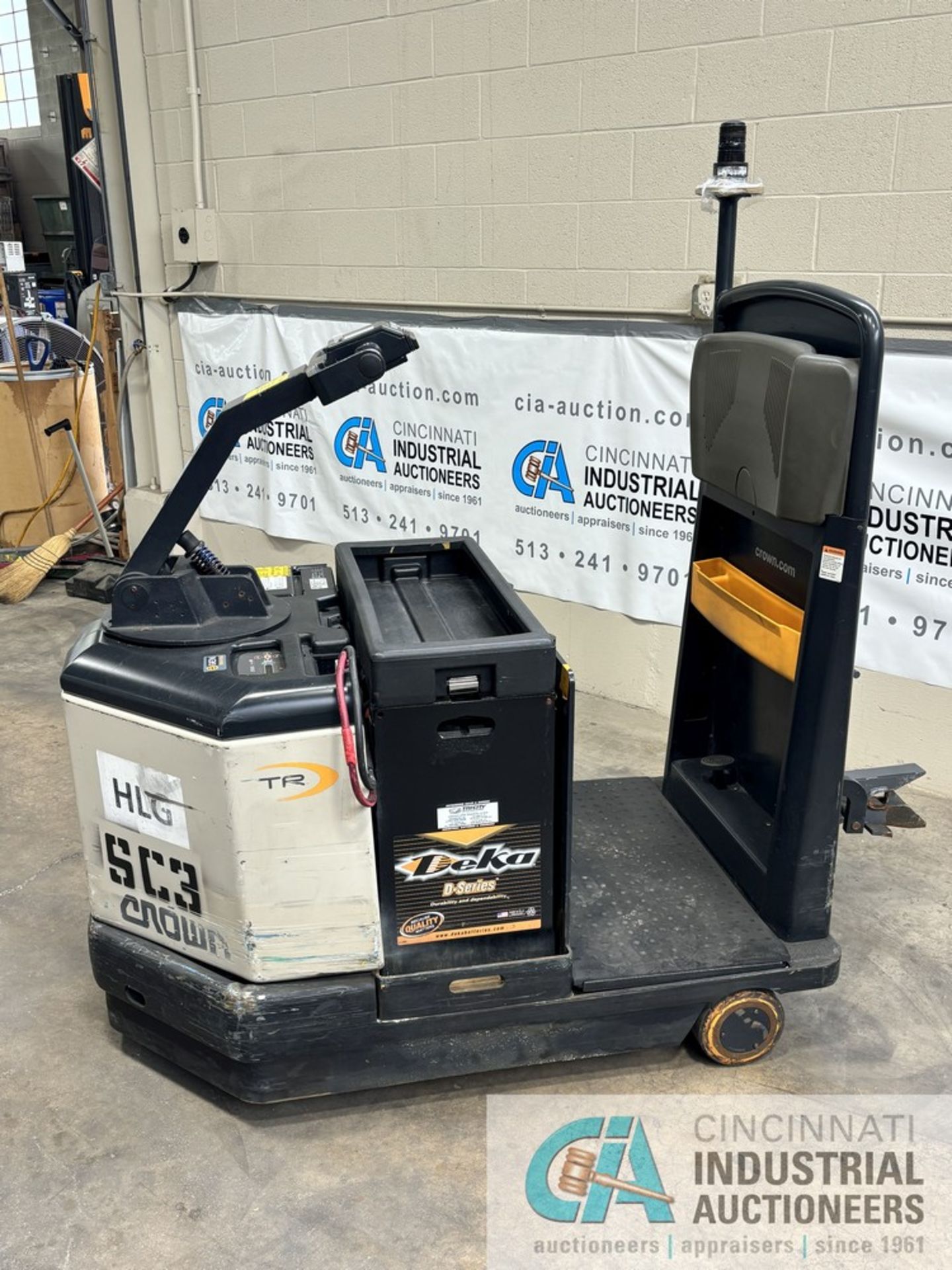 2016 CROWN MODEL TR4500 SERIES STAND-UP ELECTRIC TUGGER; S/N 10011759, 24-VOLT, 1,706 HOURS SHOWING, - Image 2 of 11