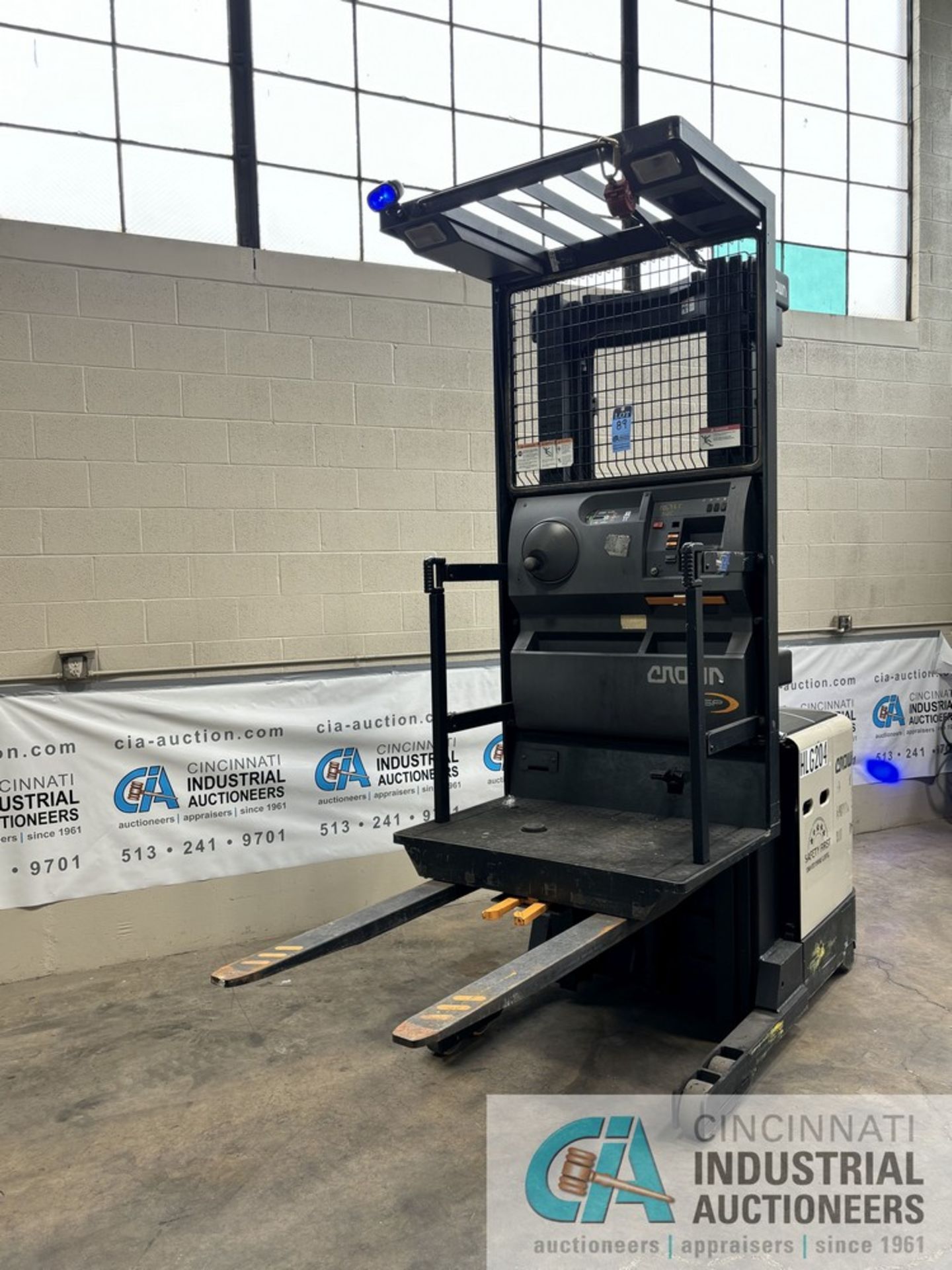 2016 CROWN MODEL SP3500 SERIES STAND-UP ELECTRIC ORDER PICKER; S/N 1A459561, 10,365 HOURS SHOWING, - Image 2 of 11