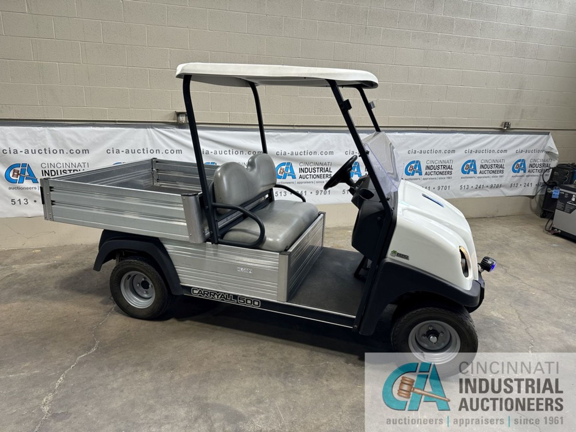 2021 CLUB CAR MODEL CARRYALL 500 ELECTRIC GOLF CART; S/N ME2127-187263, 45" X 48" X 10" DEEP DUMP - Image 2 of 15