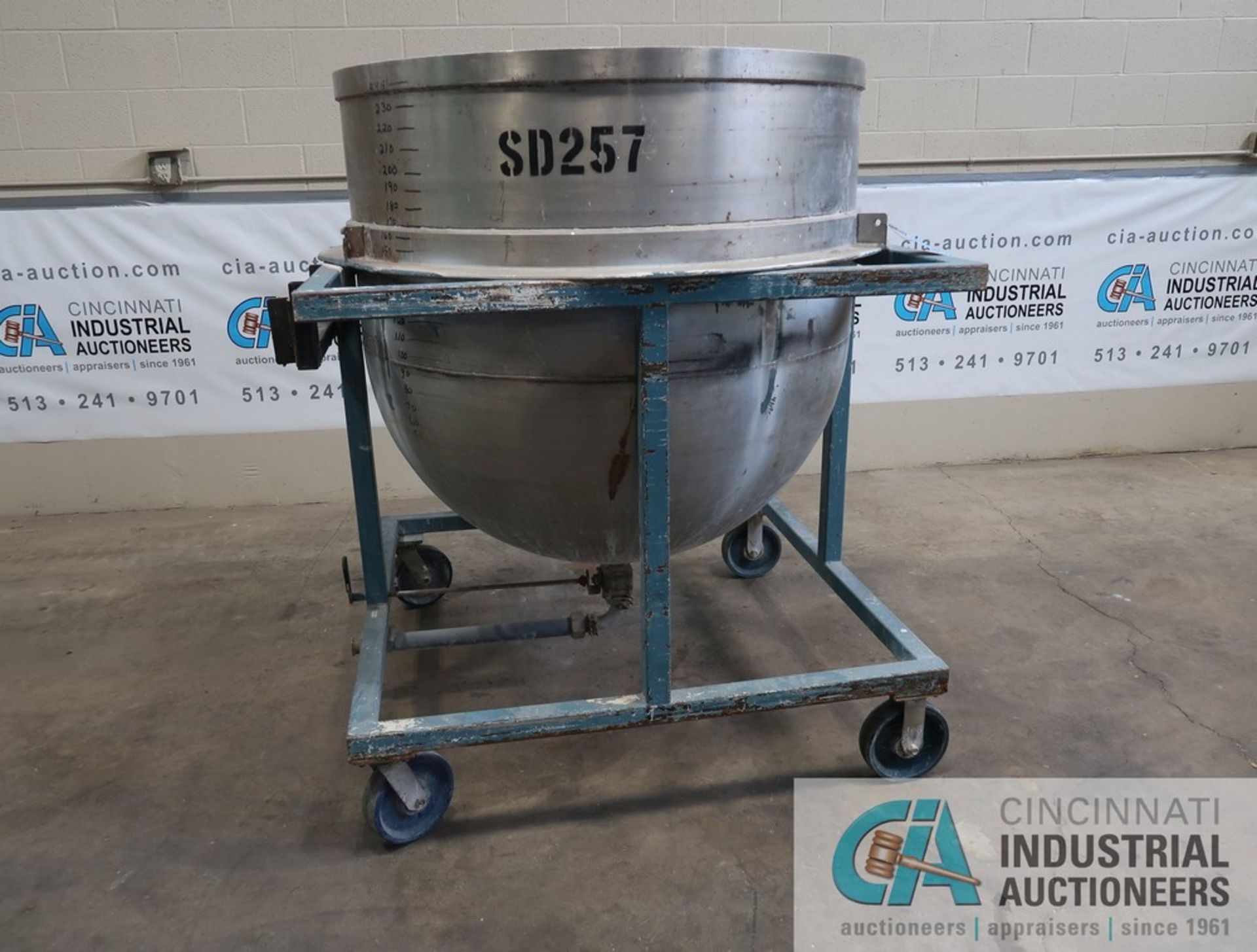 245 GALLON STAINLESS STEEL PORTABLE MIXING BOWL
