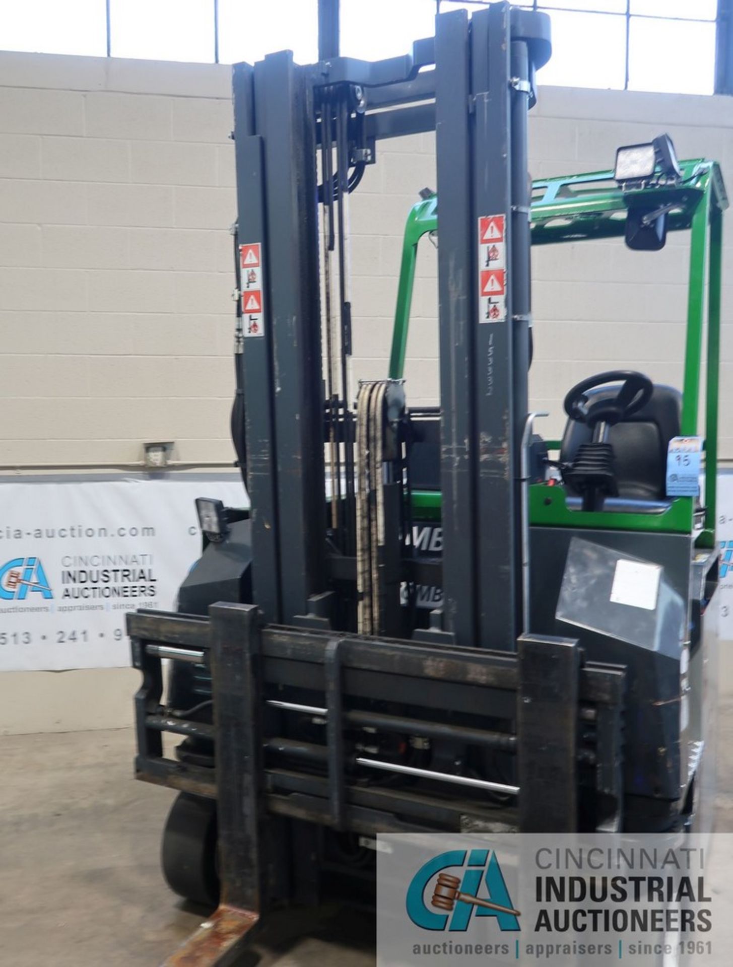 2015 COMBILIFT MODEL C6600CBE MULTI-DIRECTIONAL ELECTRIC FORKLIFT - Runs but says other side tracti - Image 4 of 15