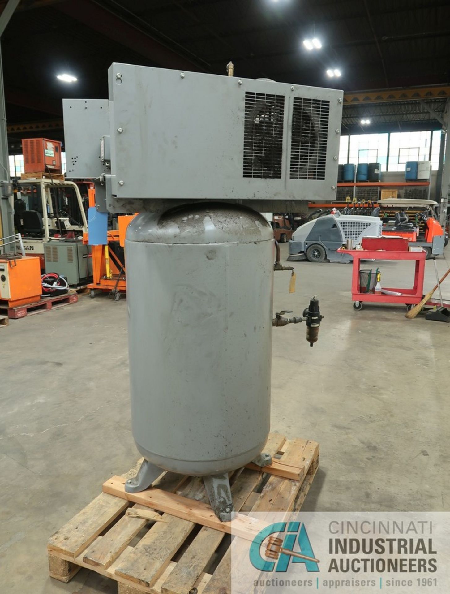 INGERSOLL RAND MODEL T30 VERTICAL TANK AIR COMPRESSOR; S/N 30T-667924, 3-PHASE, 230/460 - 190/380, - Image 3 of 10