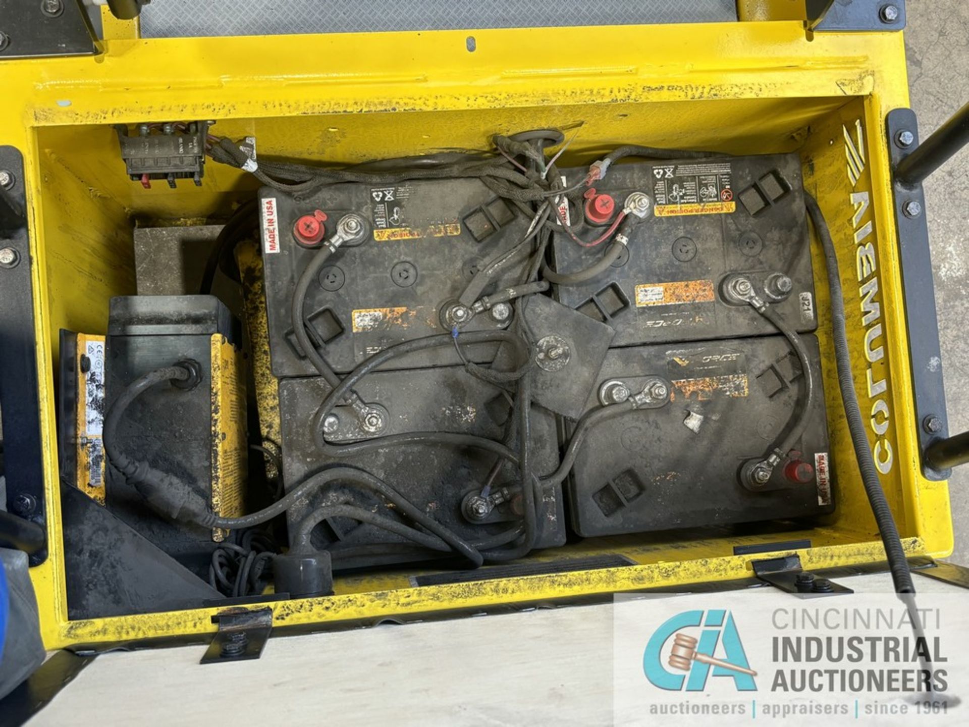 COLUMBIA MODEL EX21-T-24 EXPEDITER SIT-DOWN ELECTRIC UTILITY CART; S/N ET2E2-3ZR0152, WITH BUILT - Image 7 of 11