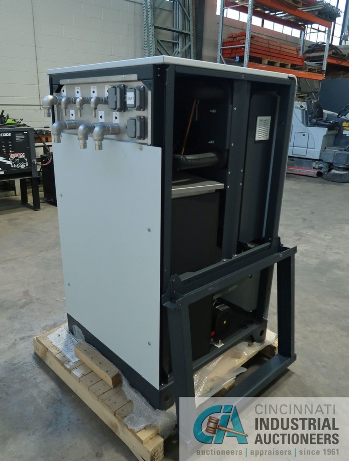 2016 KKT CHILLERS MODEL VBOX X6 VARIO-LINE CHILLER - Appears to be New, Never put in service; S/N - Image 3 of 9