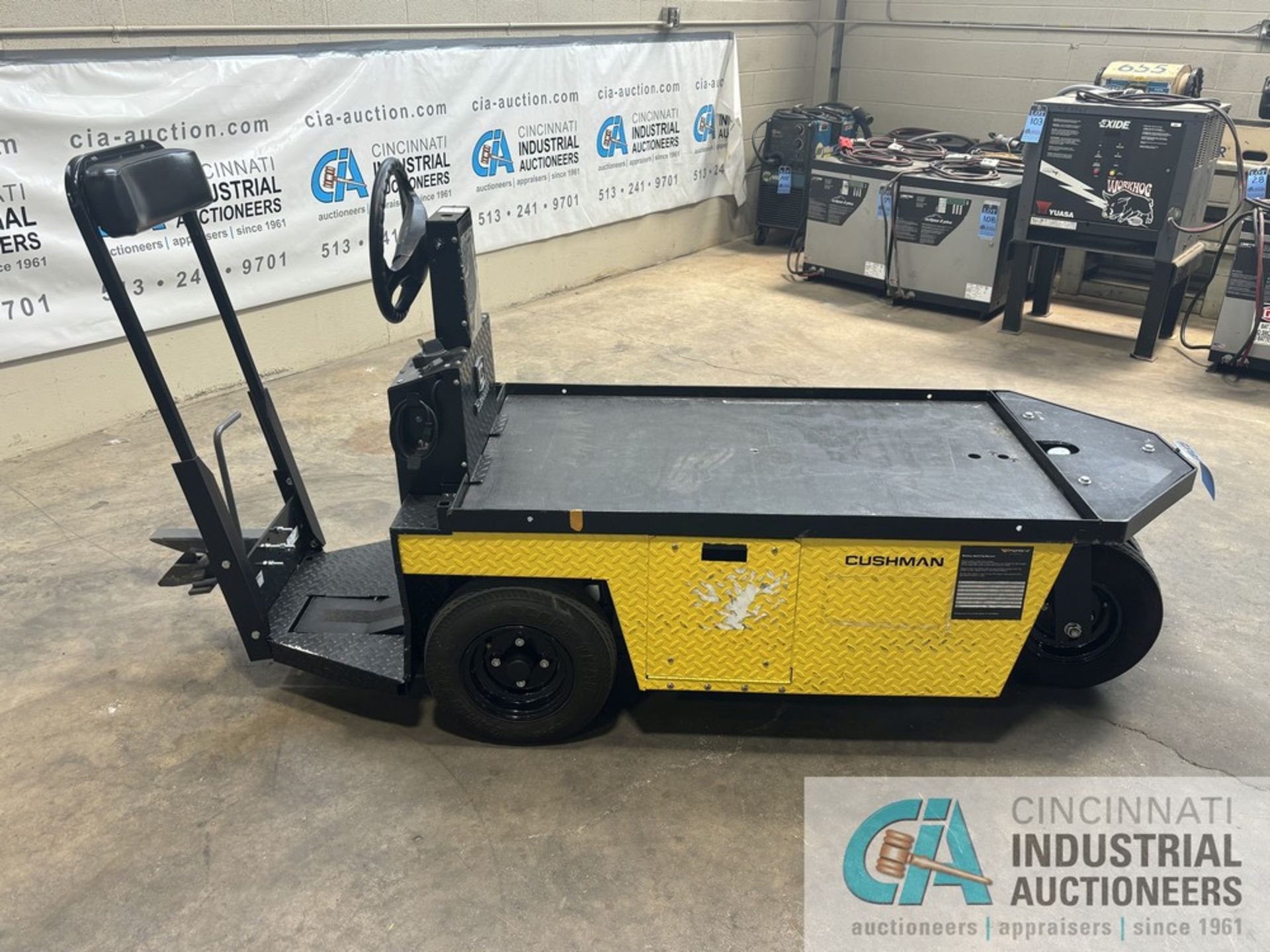 CUSHMAN STOCKCHASER ELECTRIC STAND-UP UTILITY CART; S/N 3232310, WITH BUILT IN 24-VOLT CHARGER - Image 5 of 10