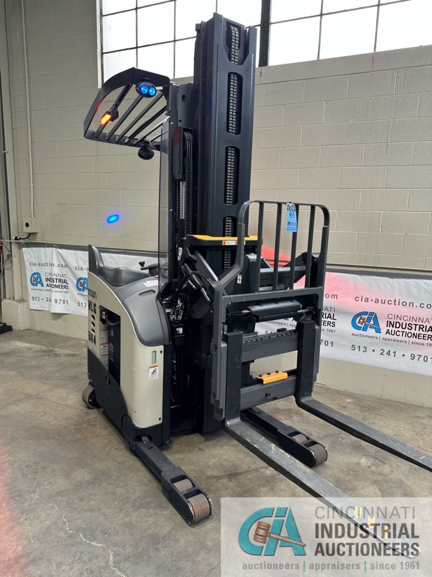 2016 CROWN MODEL RM6025-45 STAND-UP ELECTRIC REACH TRUCK W/ 250 HOURS; S/N 1A597265, 248 HOURS - Image 3 of 15