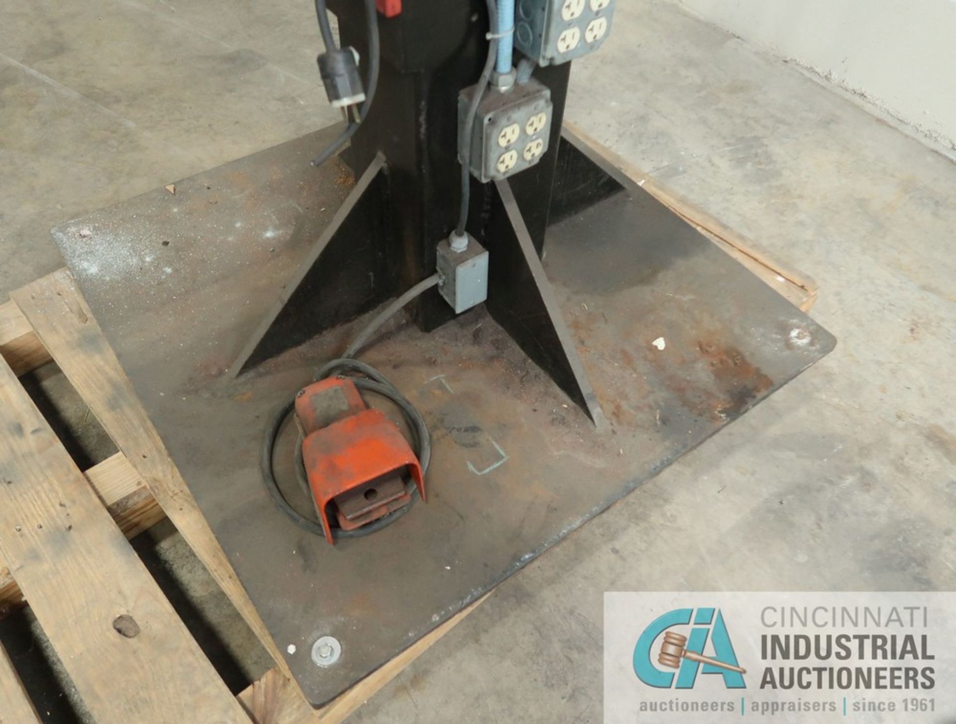 120 KVA JANDA TYPE MC2421201C SPOT WELDER; S/N M3160, UNITROL CONTROL, 24" THROAT - Image 8 of 9