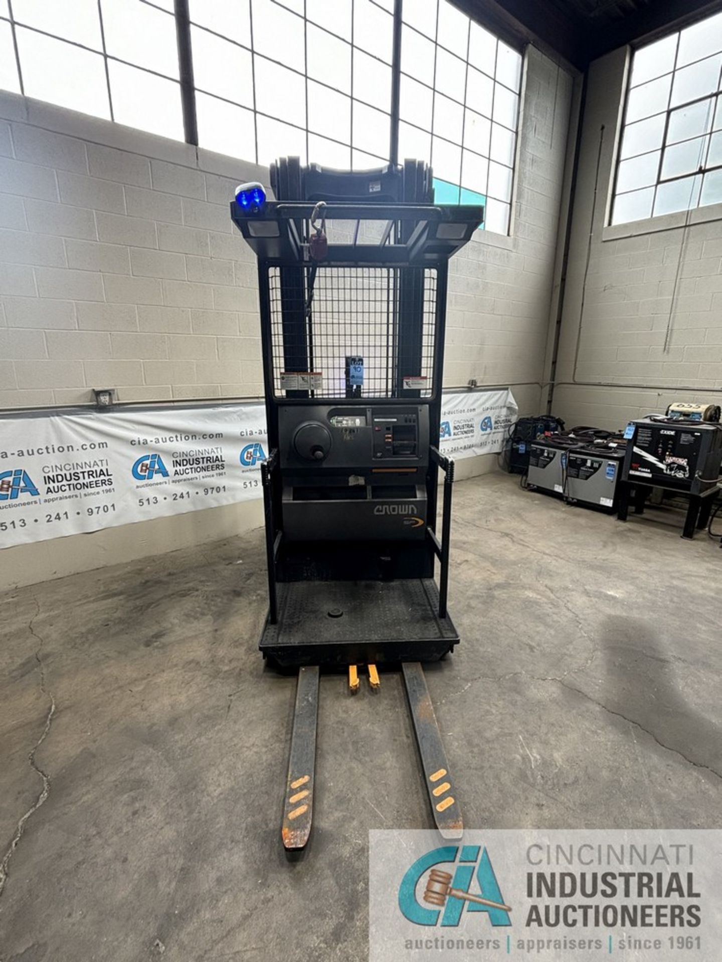 2016 CROWN MODEL SP3500 SERIES STAND-UP ELECTRIC ORDER PICKER; S/N 1A459559, 10,860 HOURS SHOWING, - Image 10 of 13
