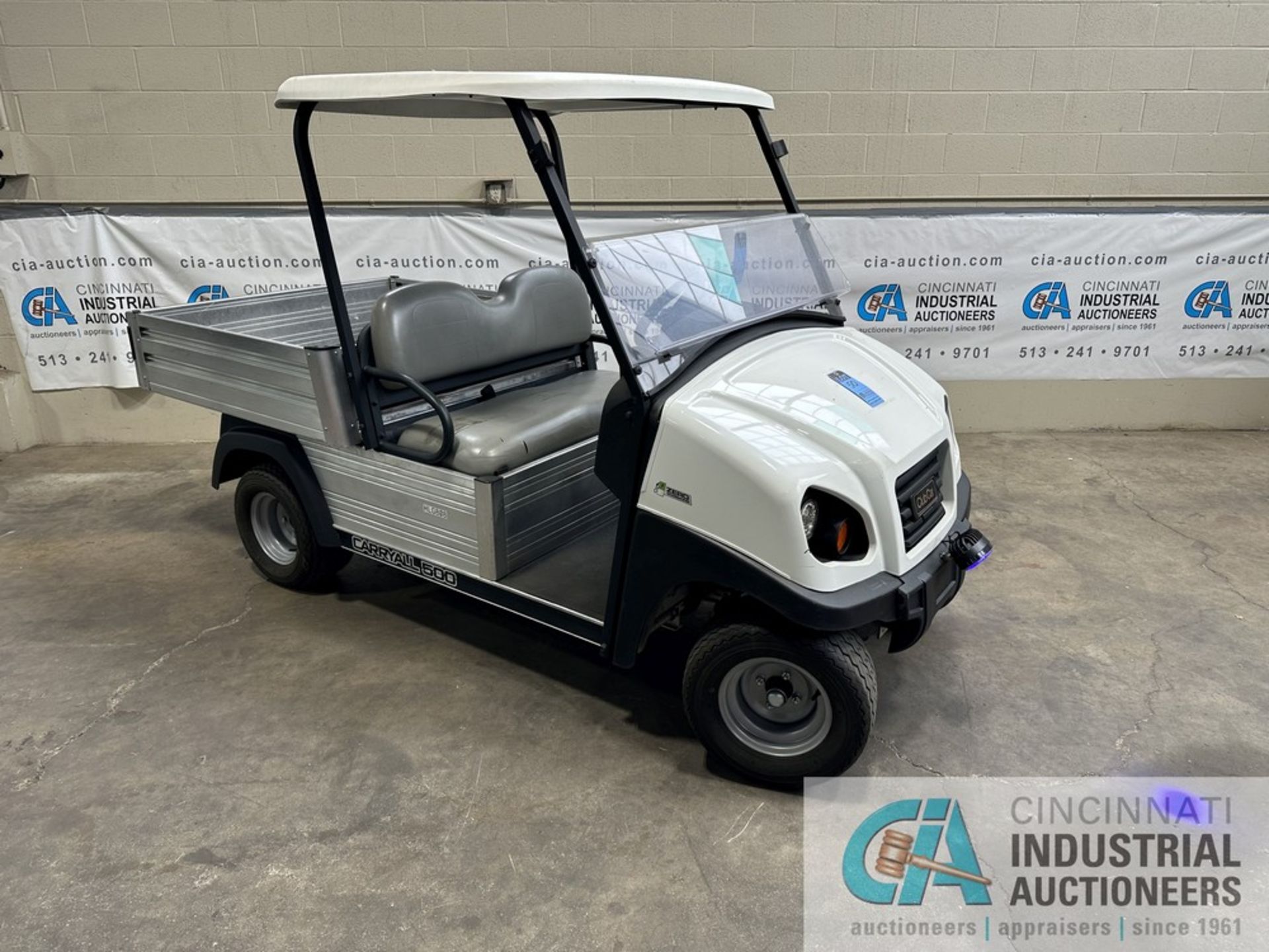 2021 CLUB CAR MODEL CARRYALL 500 ELECTRIC GOLF CART; S/N ME2127-187271, 45" X 48" X 10" DEEP DRUMP