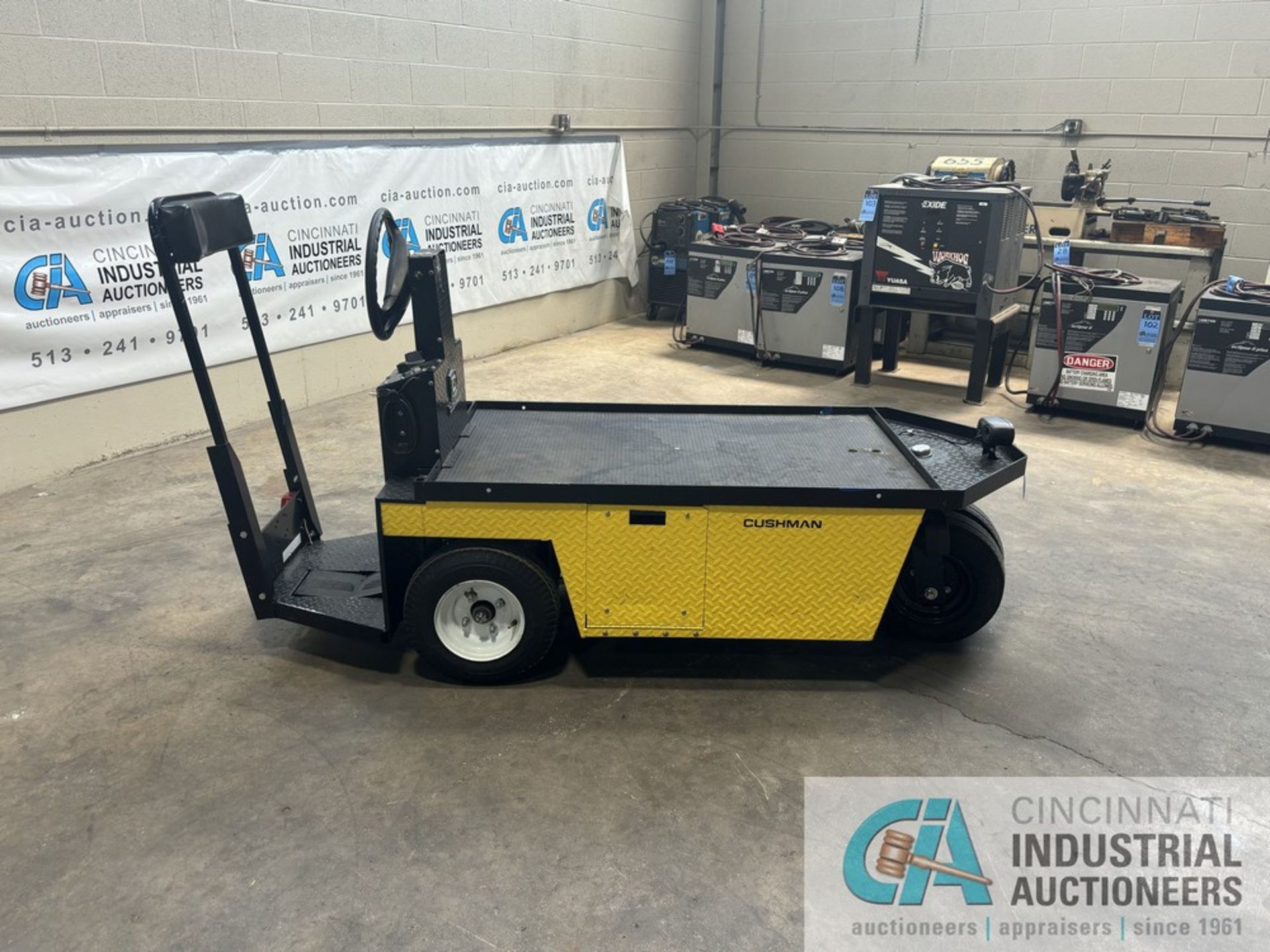 CUSHMAN STOCKCHASER ELECTRIC STAND-UP UTILITY CART; S/N 3484428, WITH BUILT IN 24-VOLT CHARGER - Image 5 of 10