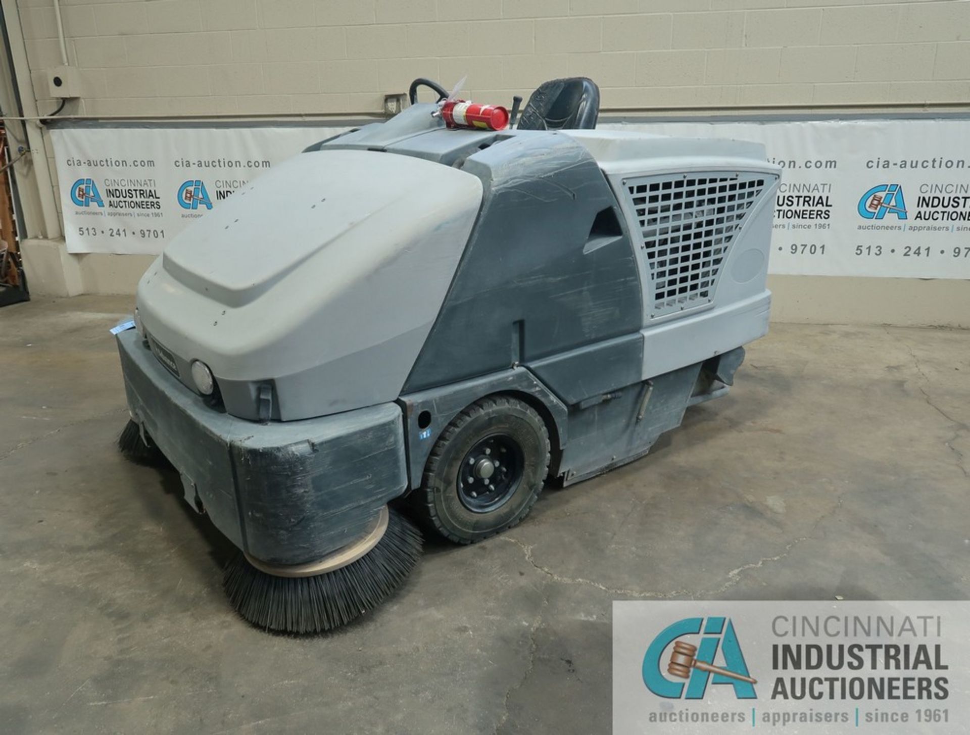 2018 ADVANCE MODEL SW8000 LP GAS FLOOR SWEEPER; S/N 1000064177, 2,902 HOURS SHOWING - Image 2 of 12