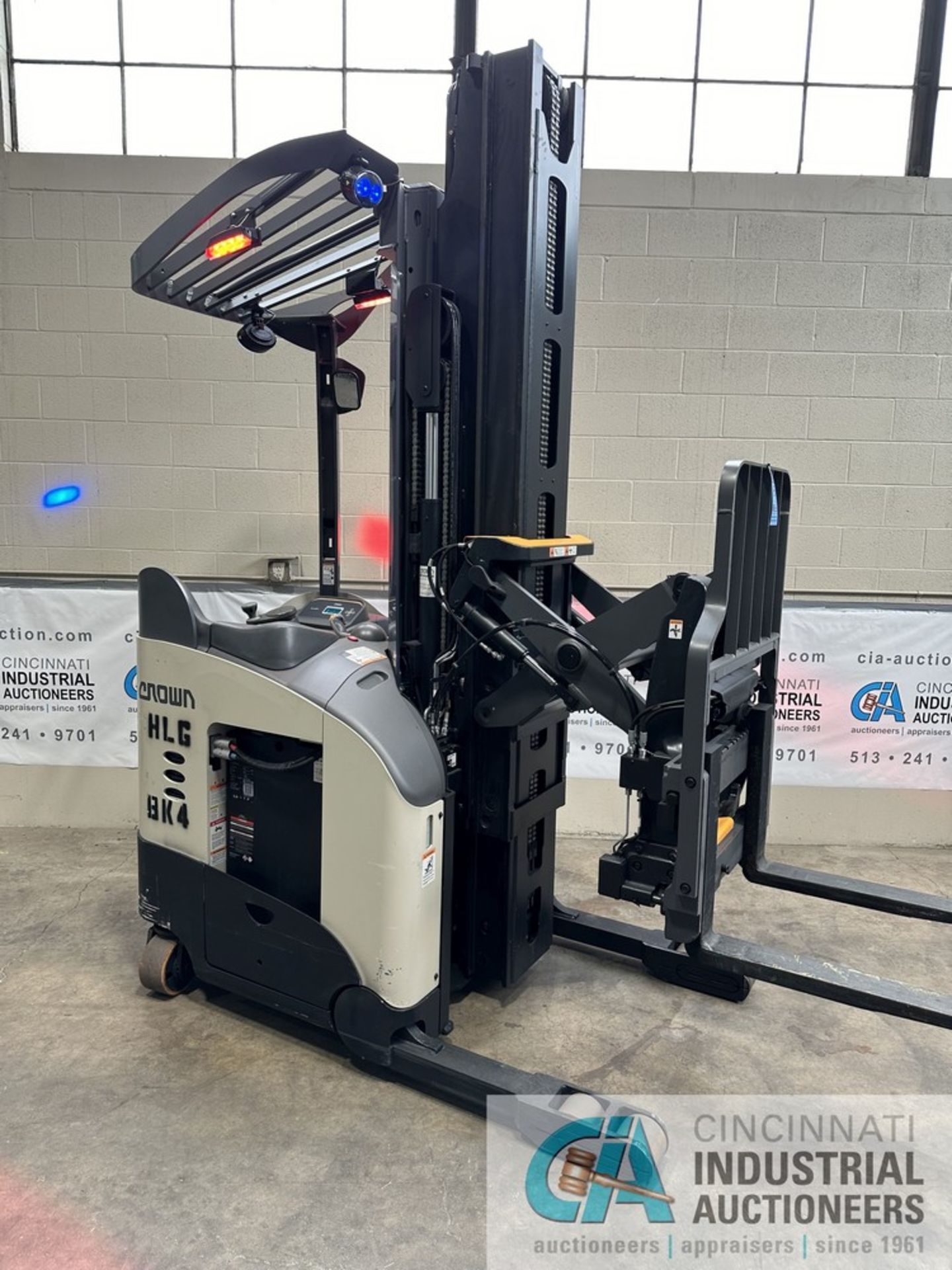 2016 CROWN MODEL RM6025-45 STAND-UP ELECTRIC REACH TRUCK W/ 250 HOURS; S/N 1A597265, 248 HOURS - Image 2 of 15