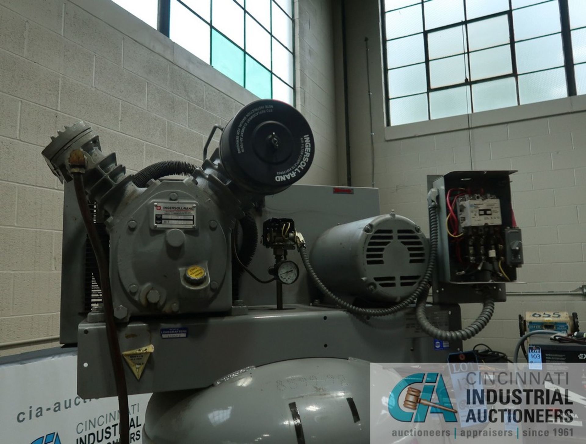 INGERSOLL RAND MODEL T30 VERTICAL TANK AIR COMPRESSOR; S/N 30T-667924, 3-PHASE, 230/460 - 190/380, - Image 4 of 10